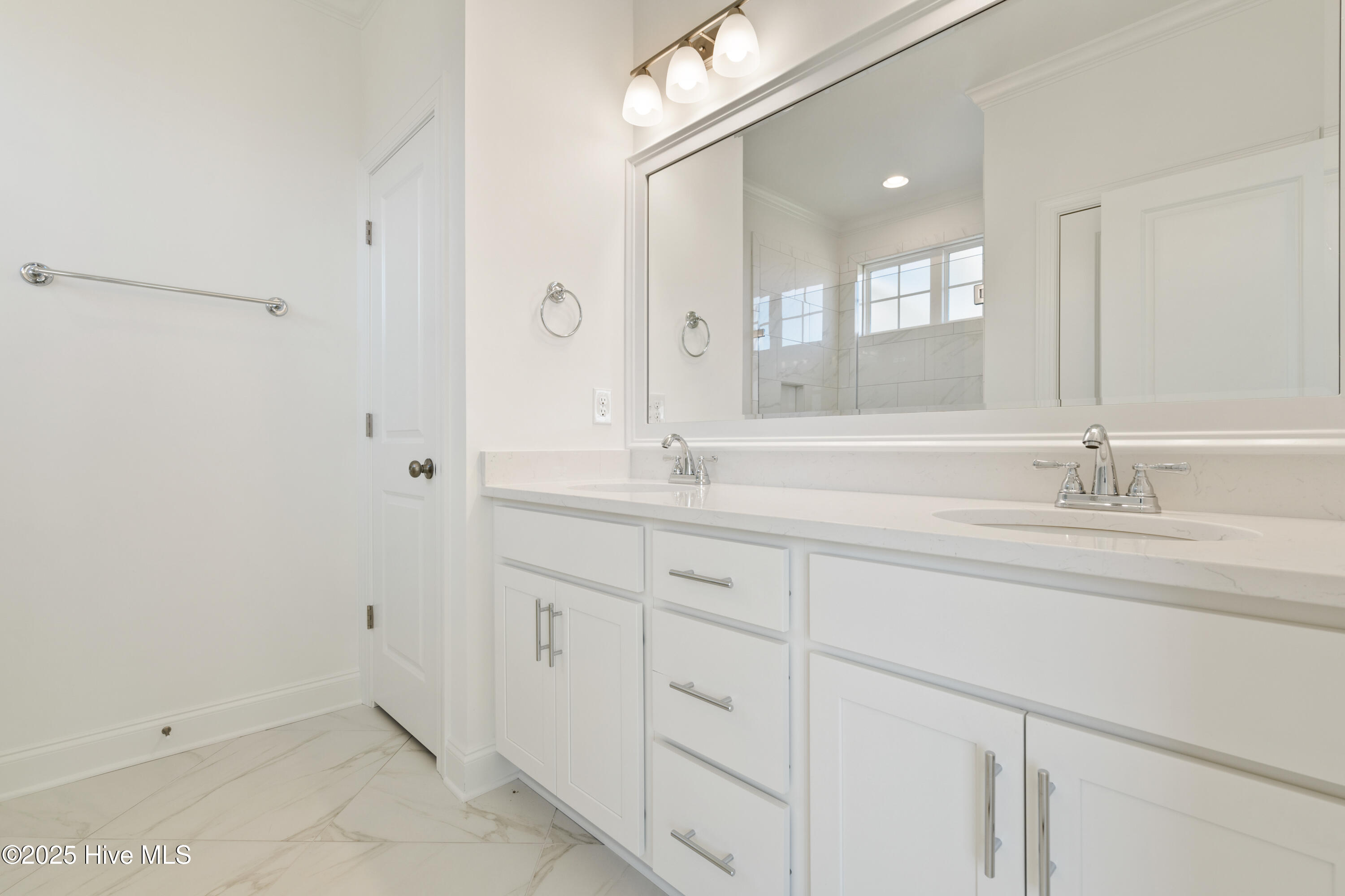 100517752 | Photo 19