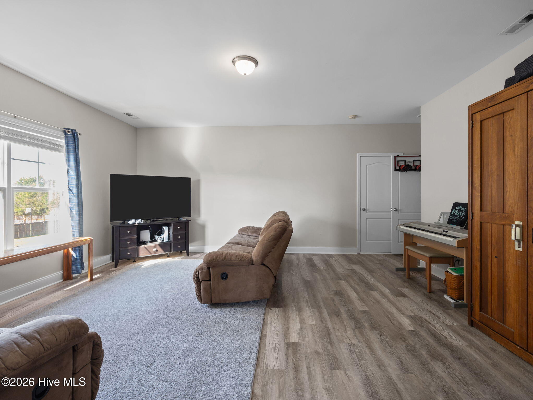 100564240 | Photo 38