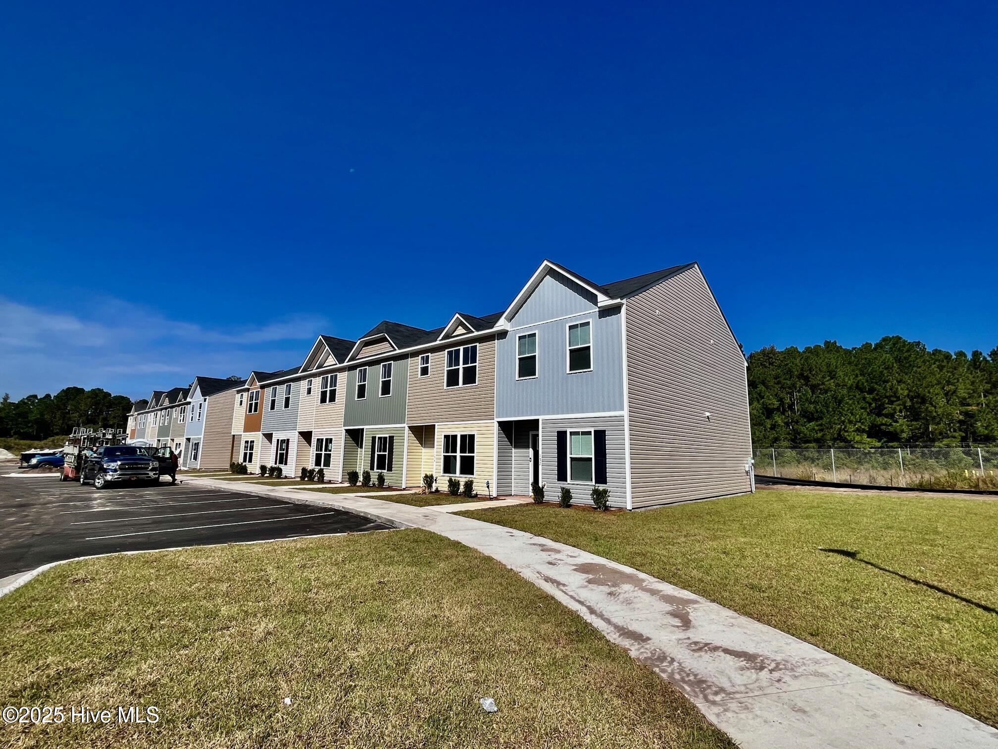 100565727 | Photo 19