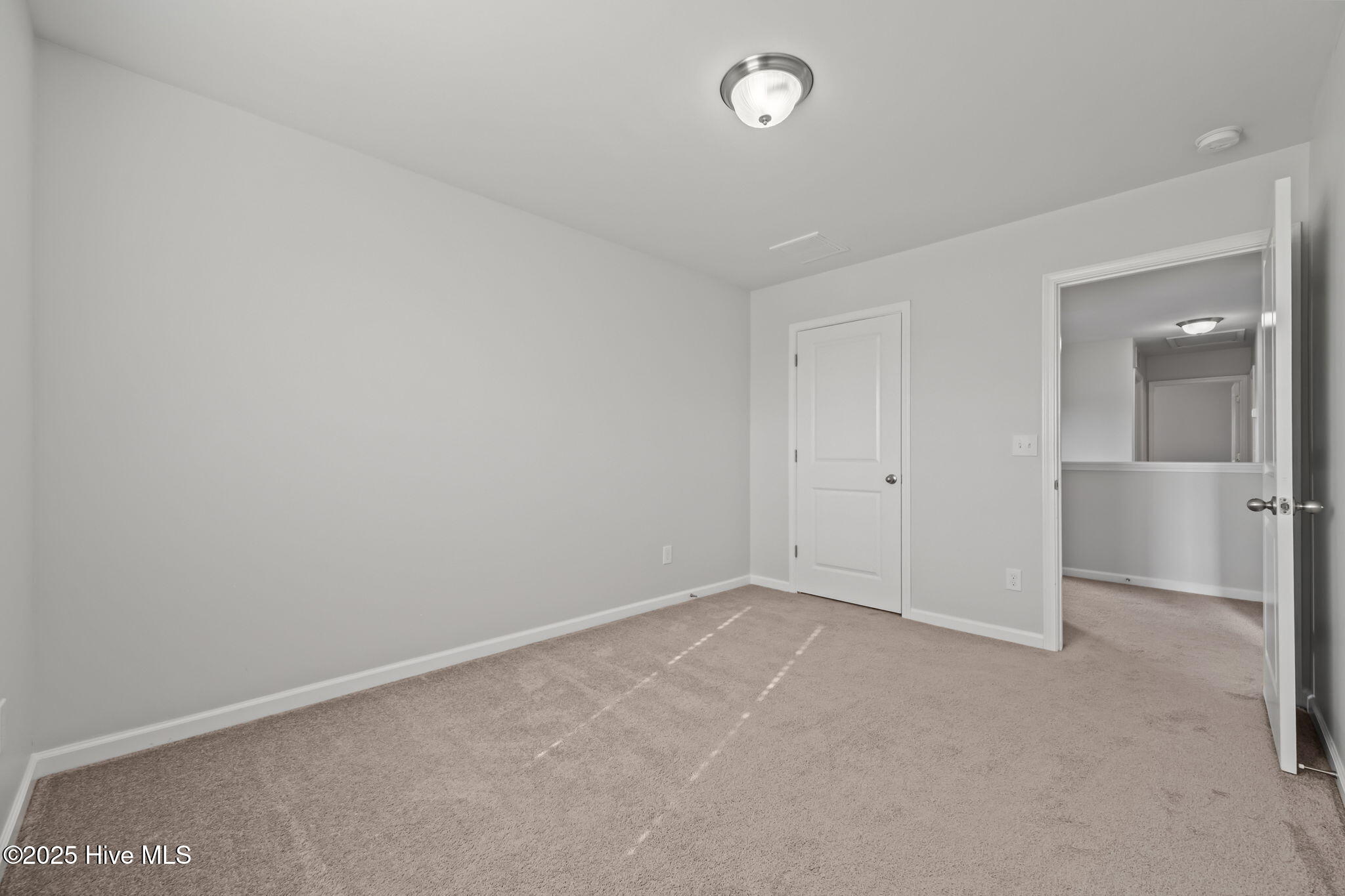 100536149 | Photo 22