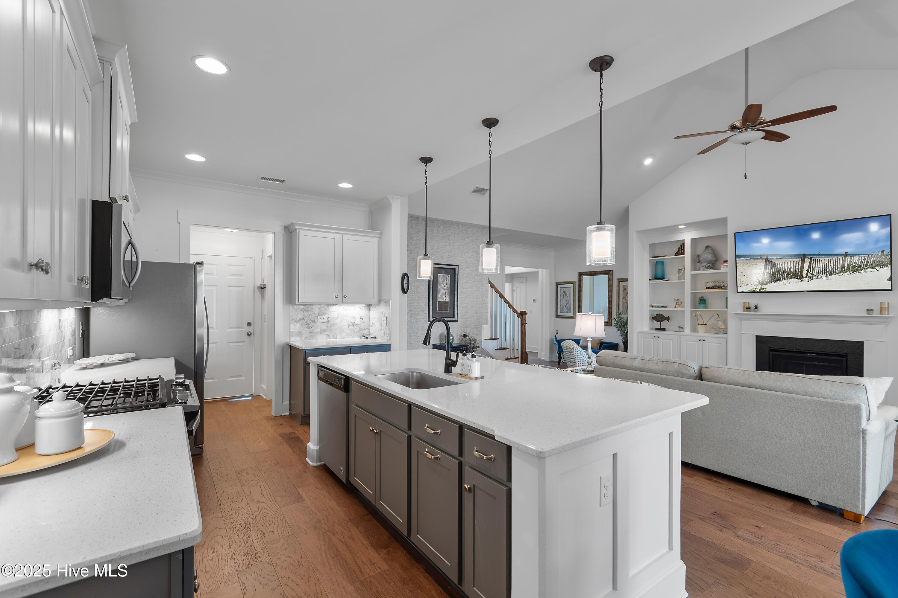 100537733 | Photo 22