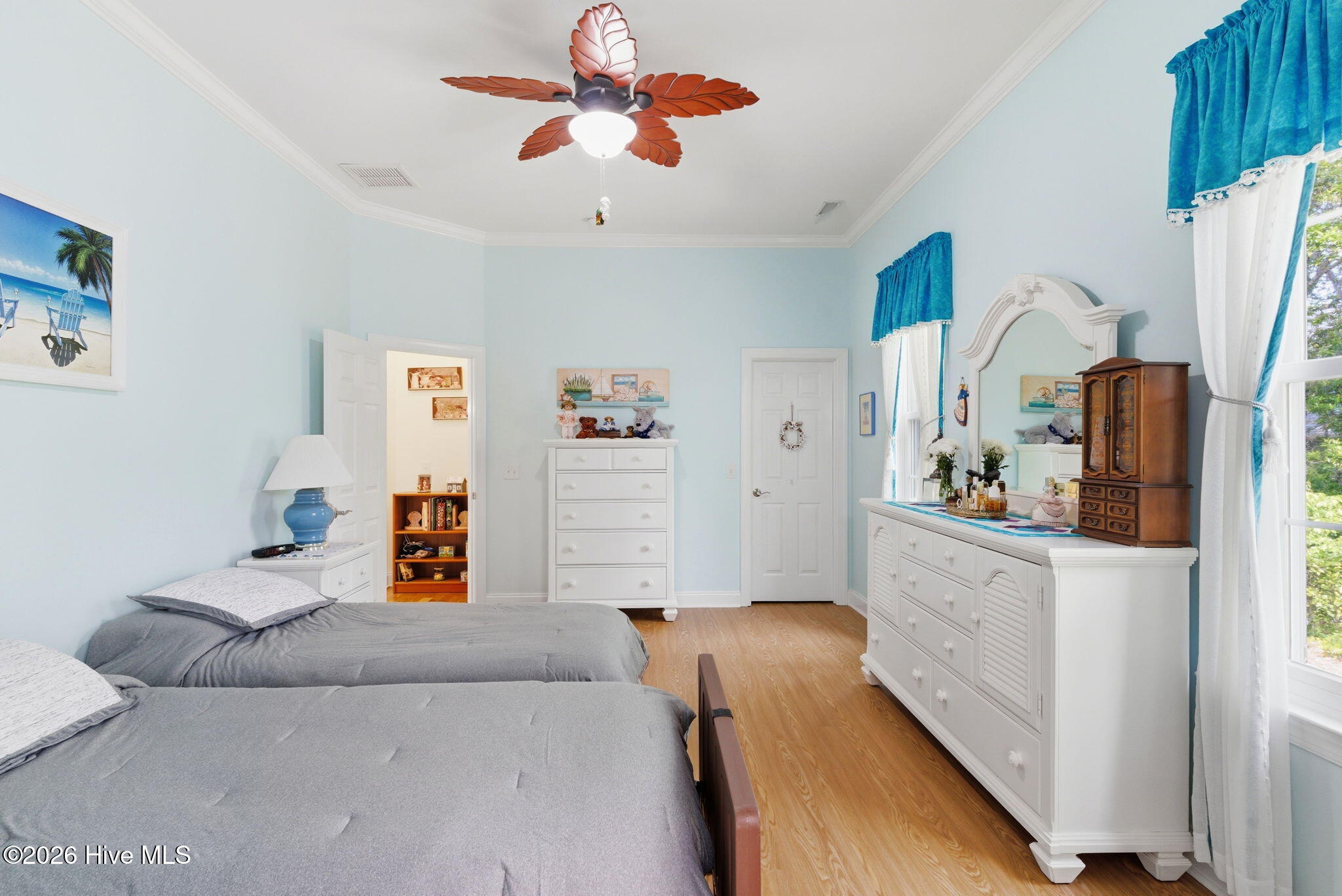 100569459 | Photo 24