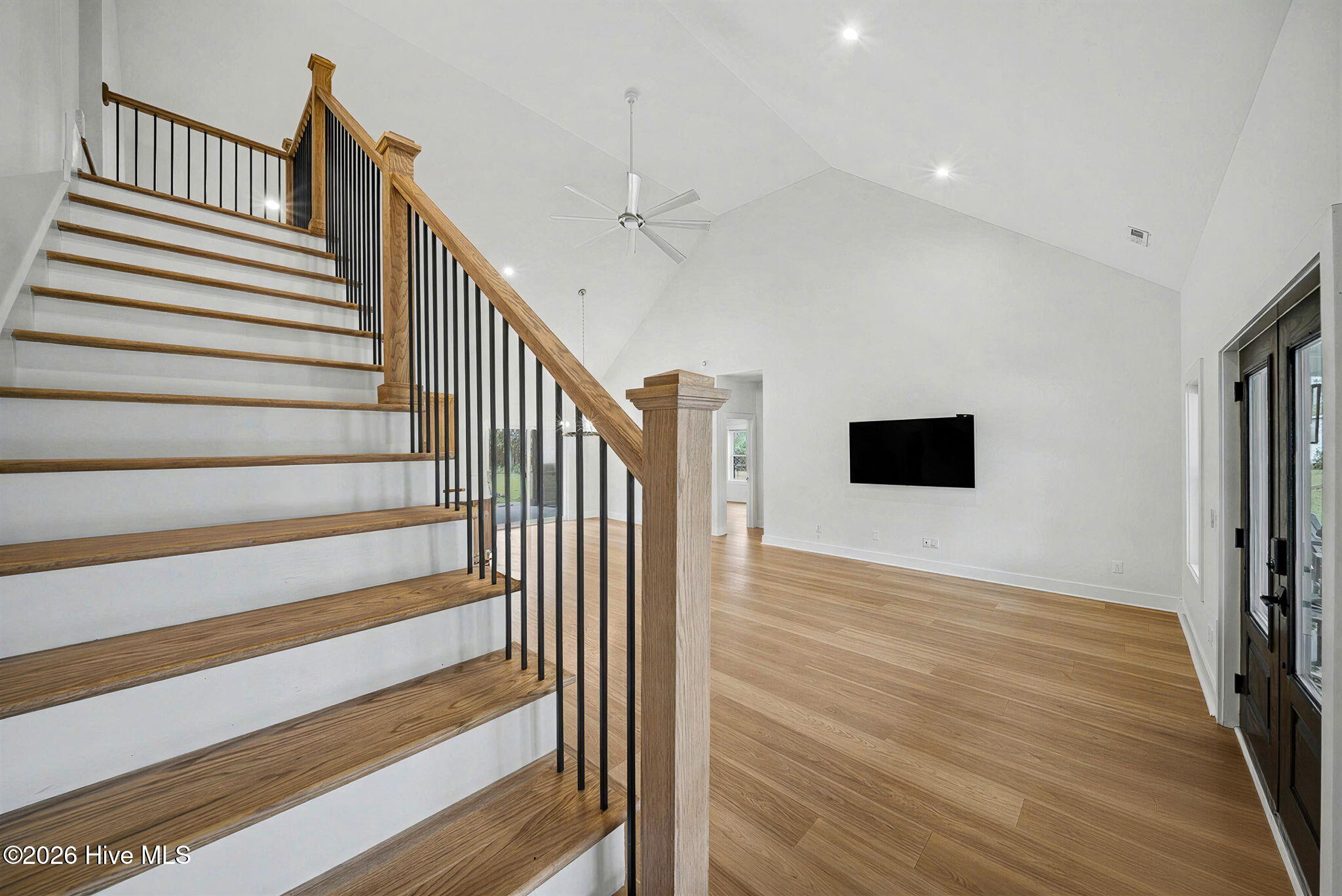 100564099 | Photo 32