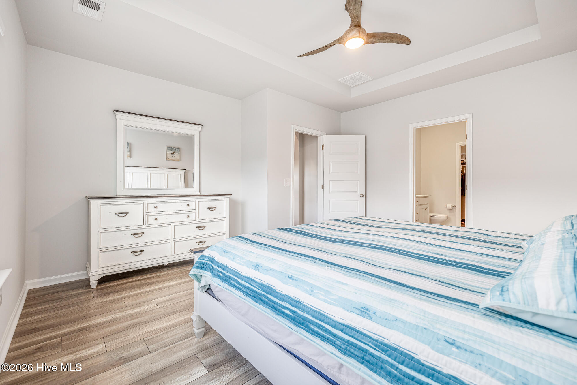 100562008 | Photo 14