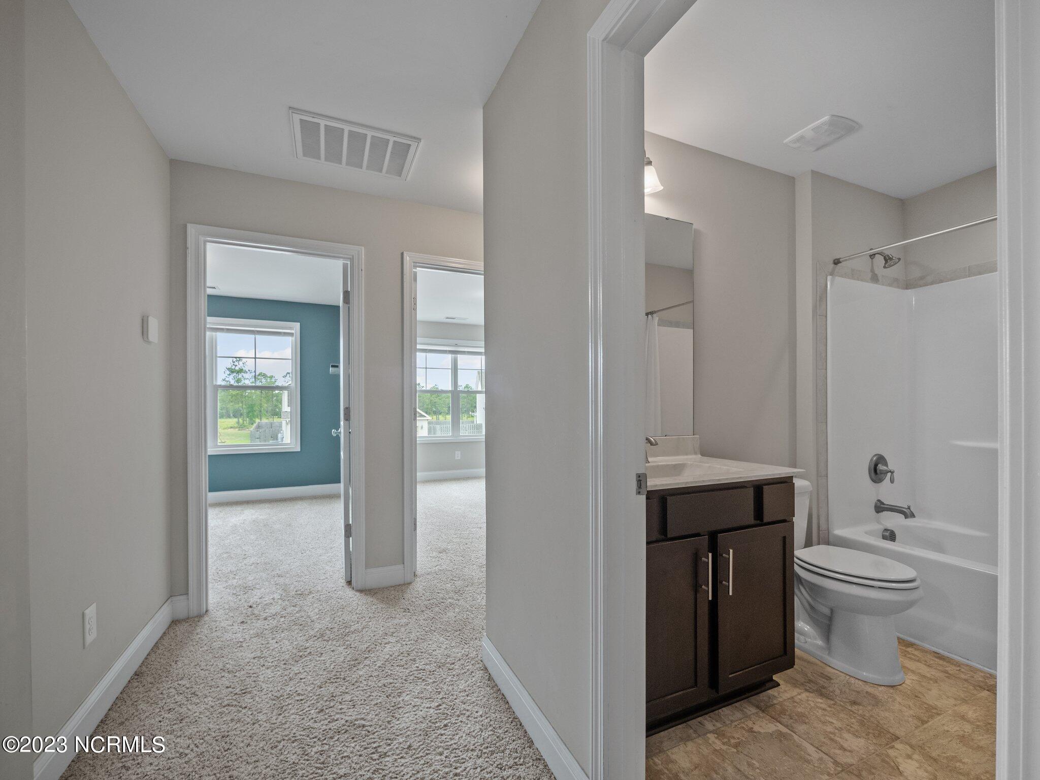 100553383 | Photo 35