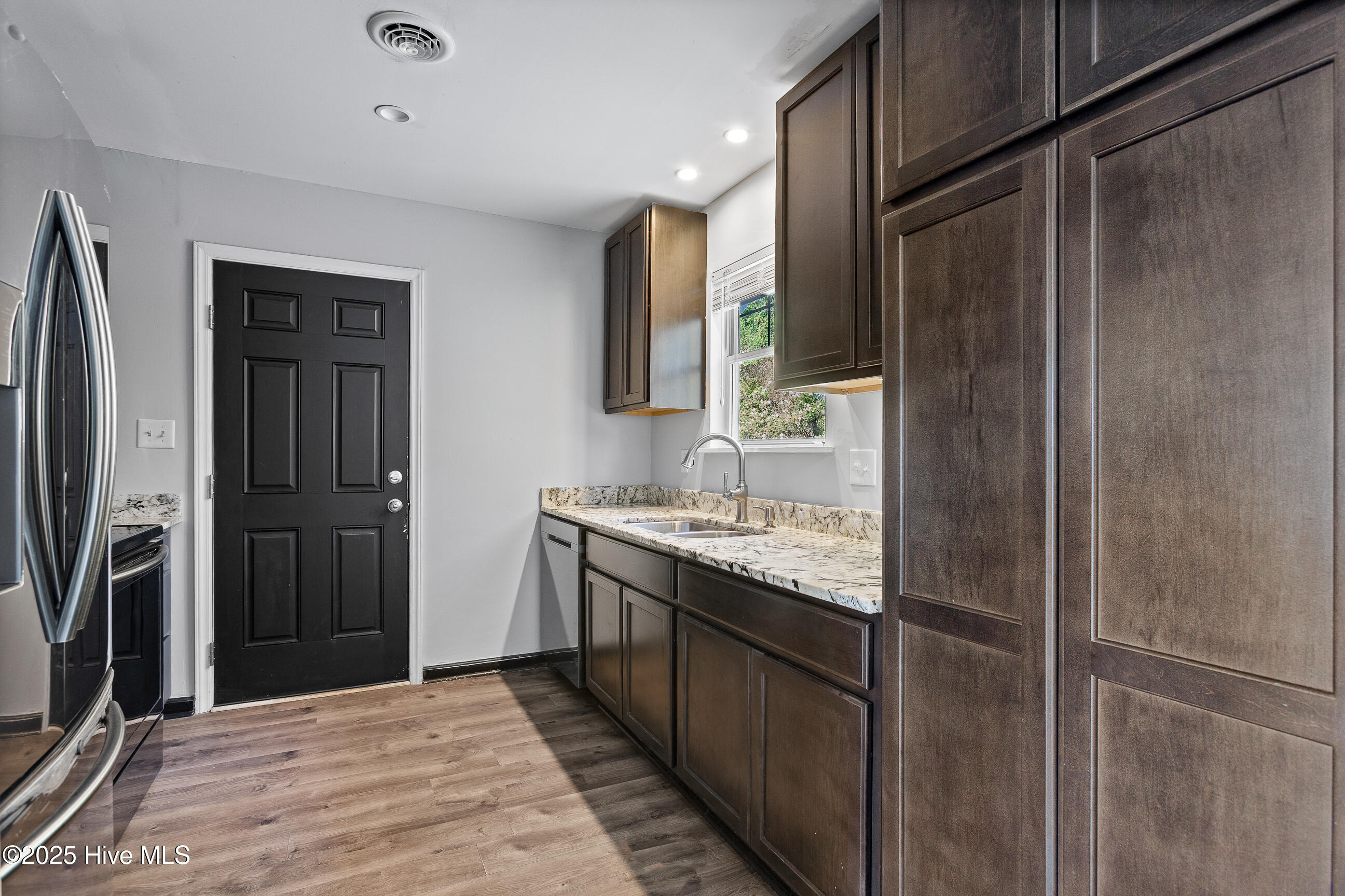 102 Winter Road, Jacksonville, NC 28540 – photo 8: 09