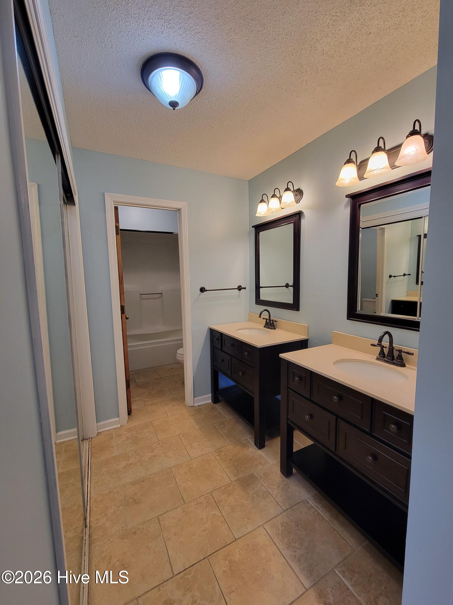 Undisclosed Address, Hampstead, NC, 28443