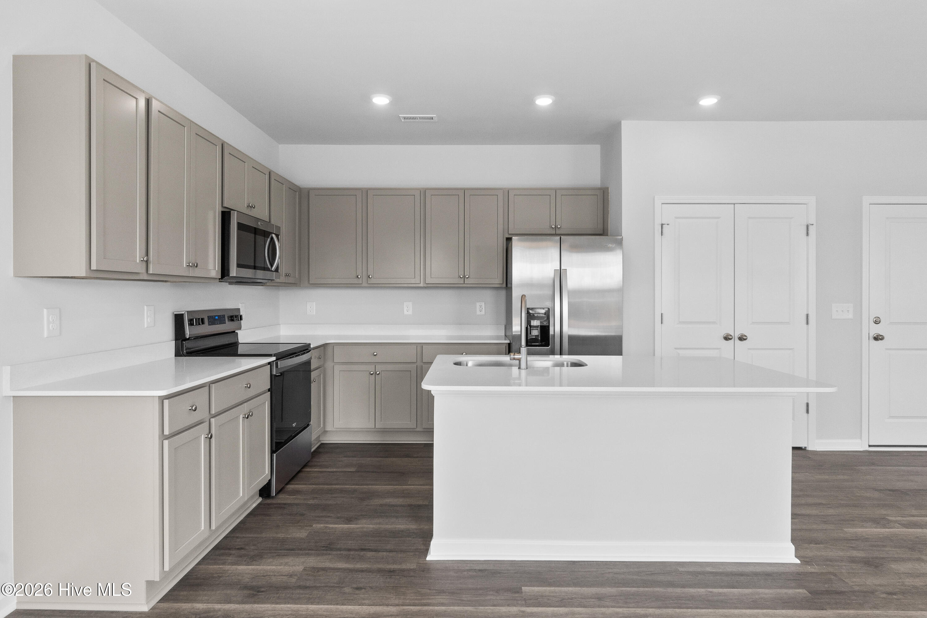 100538143 | Photo 11