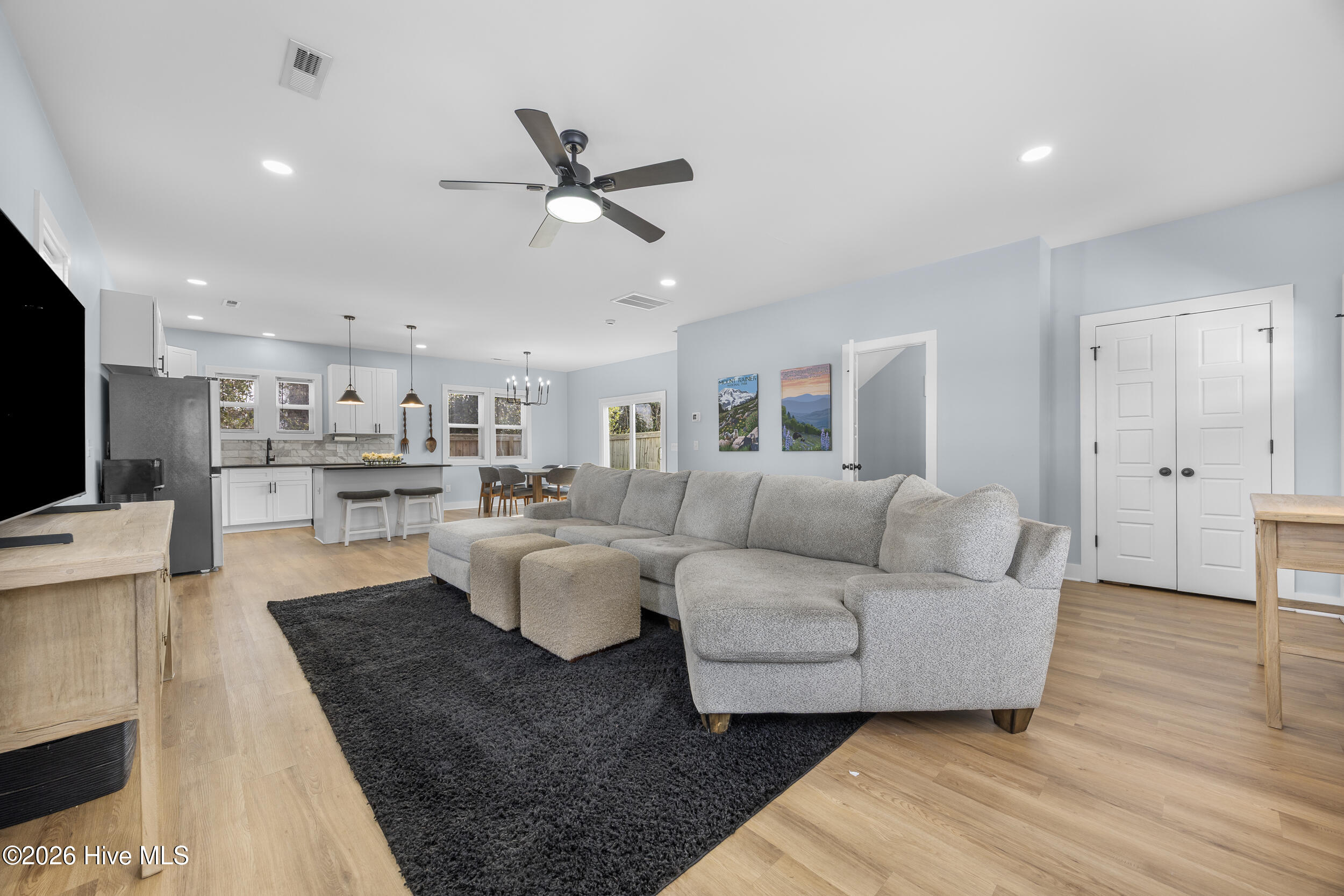 100545207 | Photo 10