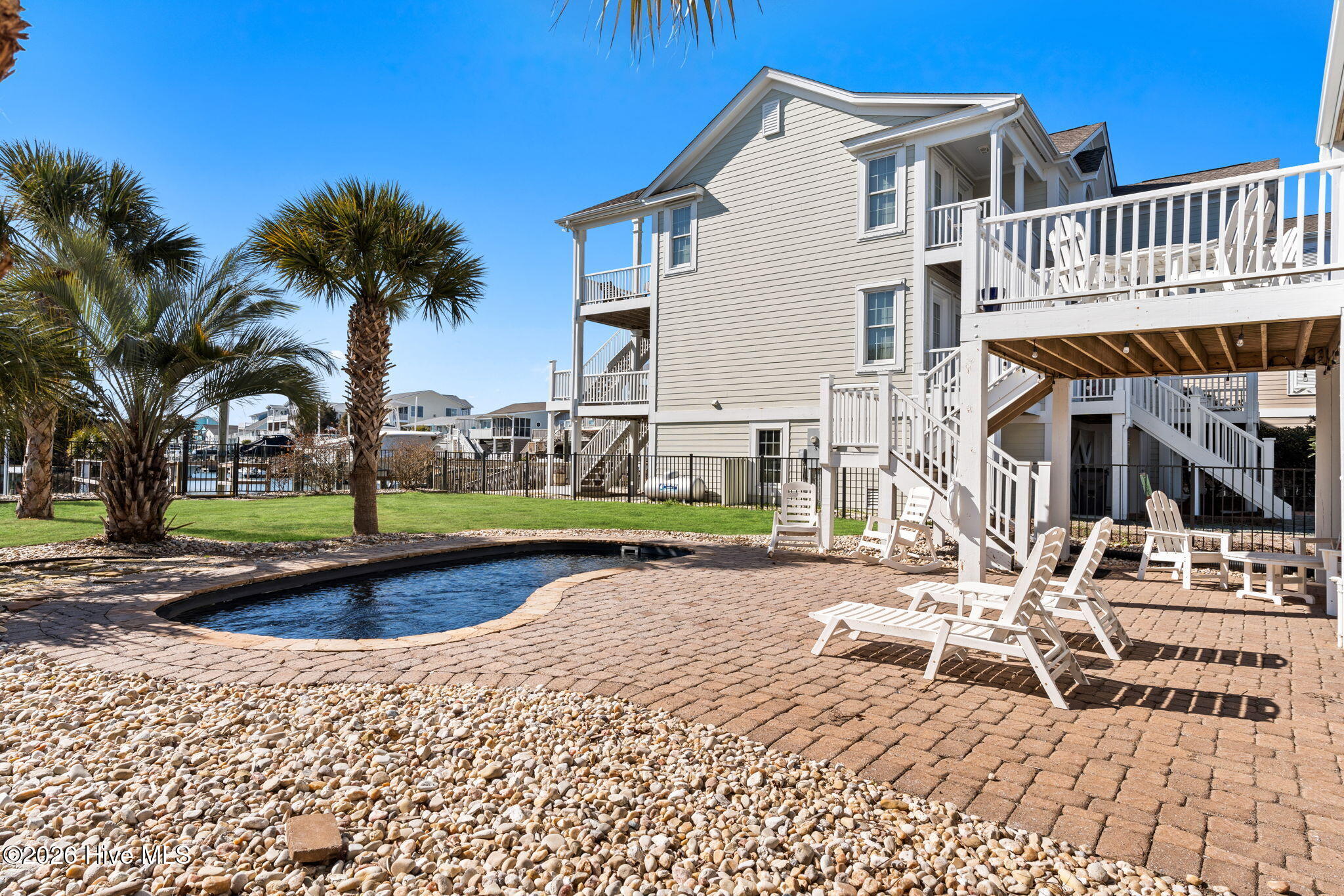 100557259 | Photo 39