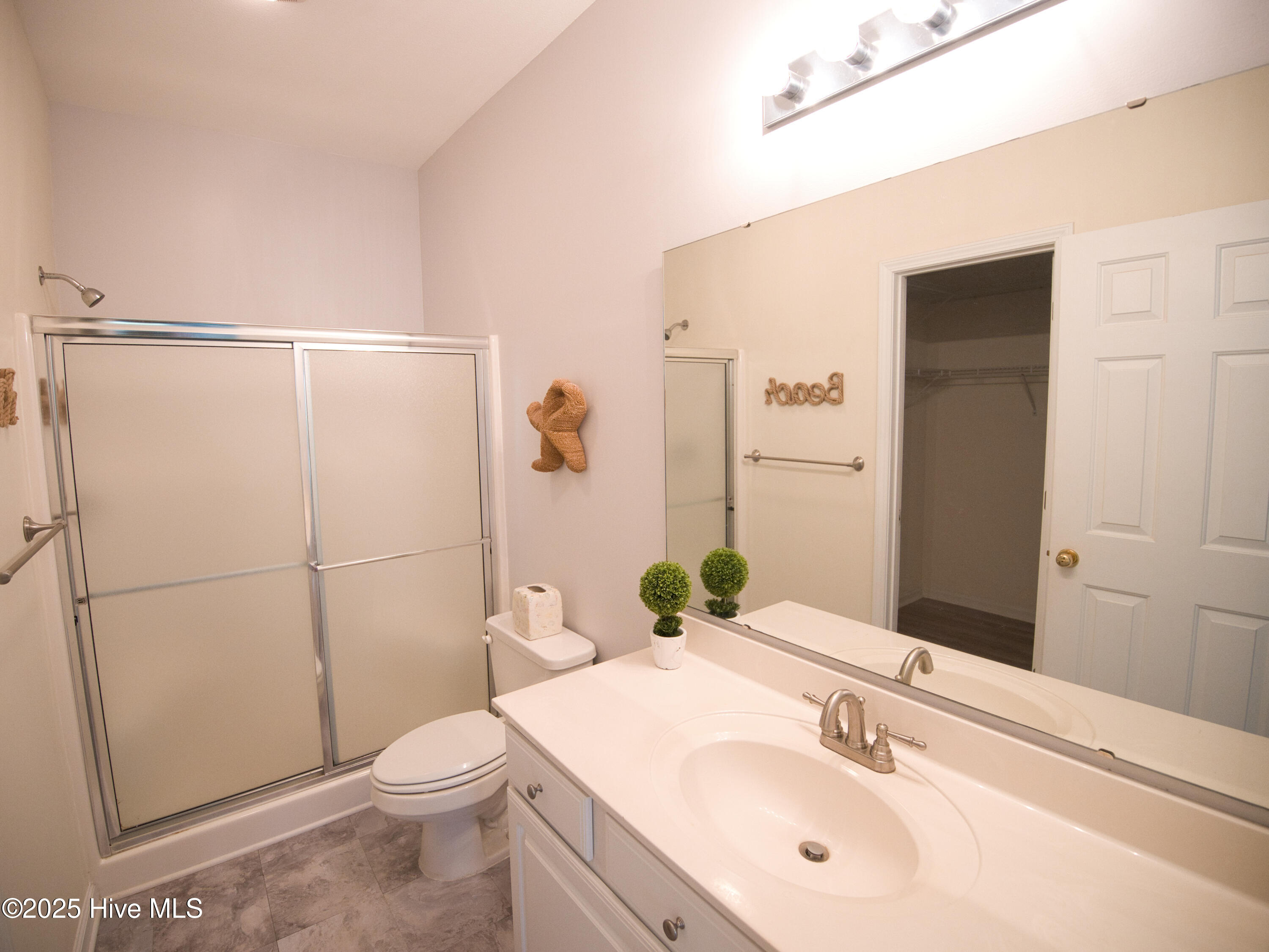 100546410 | Photo 24