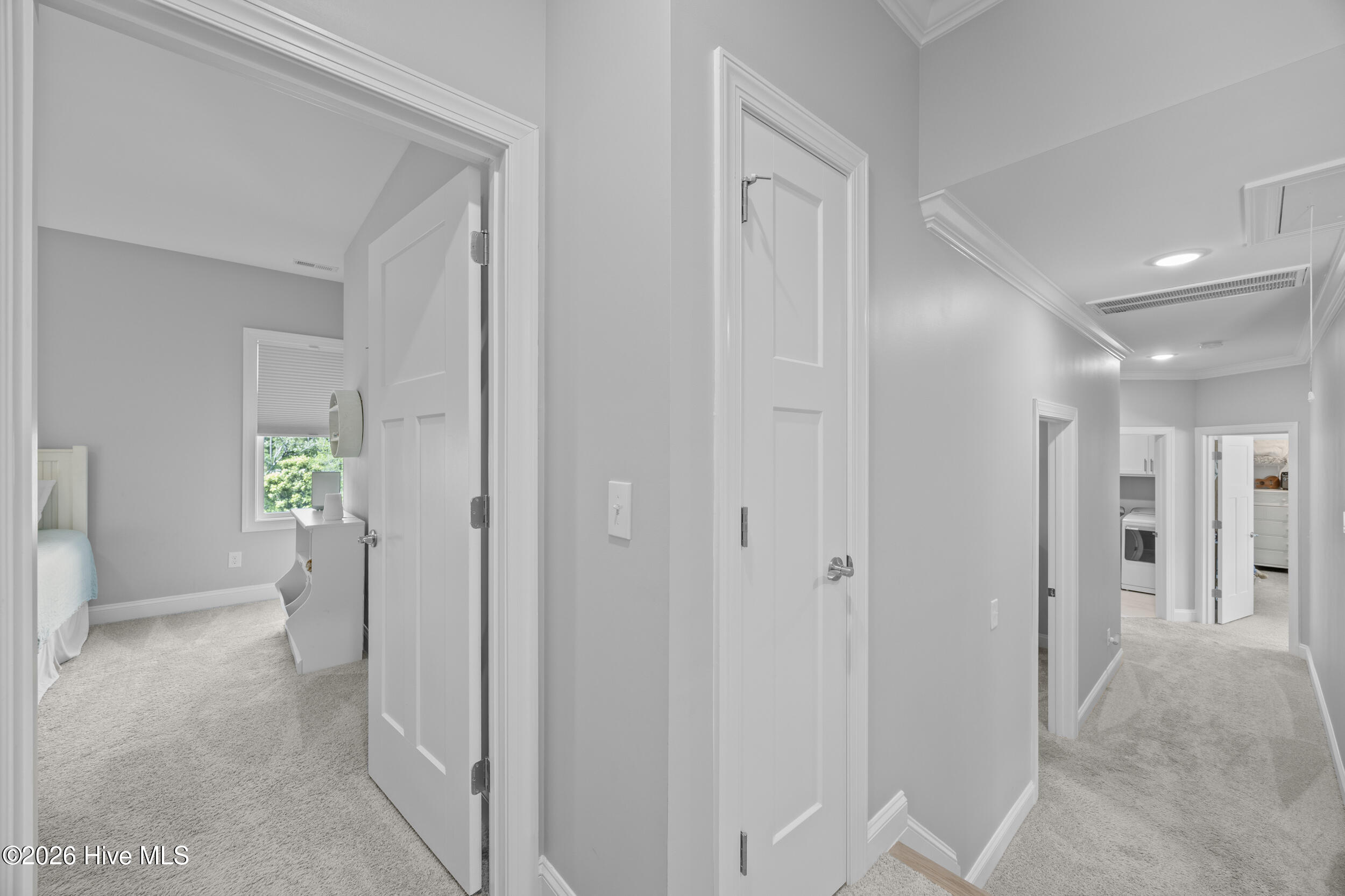 100570298 | Photo 39