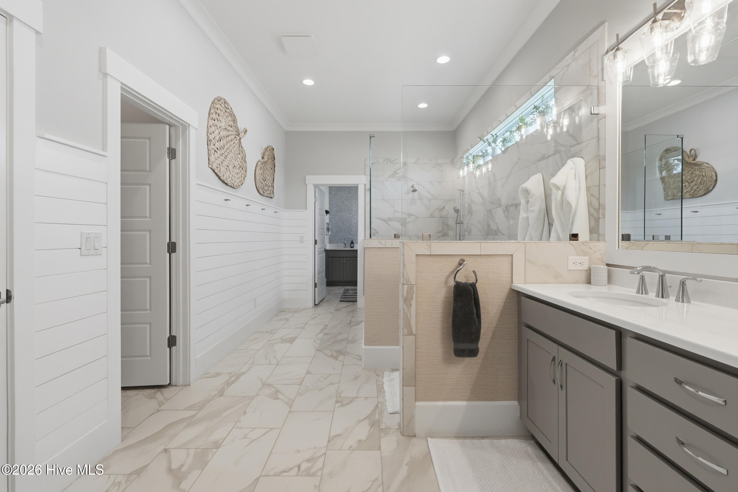 100567484 | Photo 34