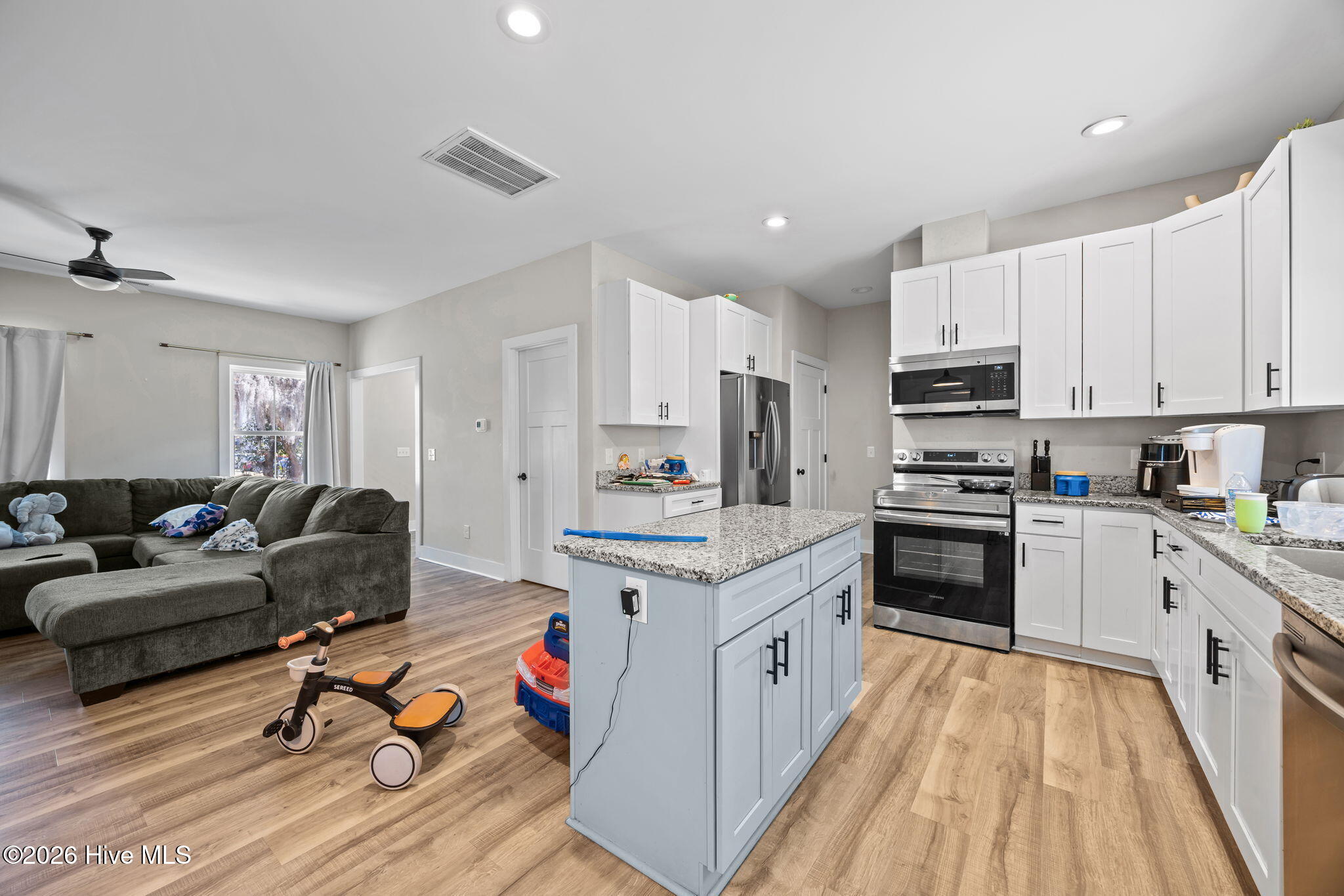 100556827 | Photo 10