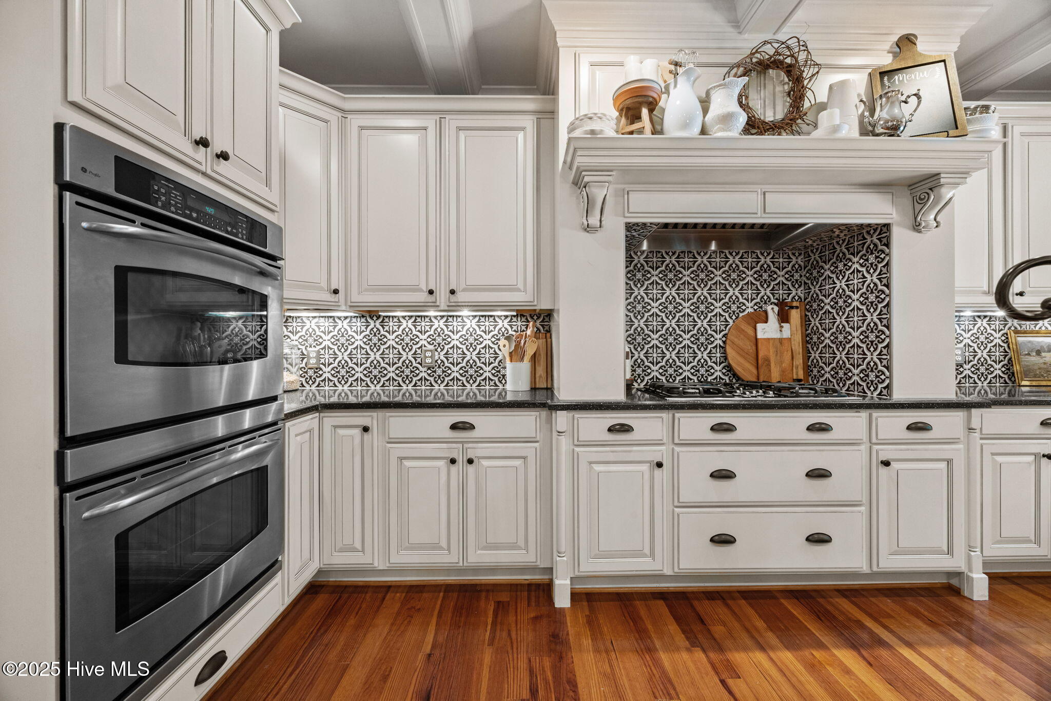 100518834 | Photo 21