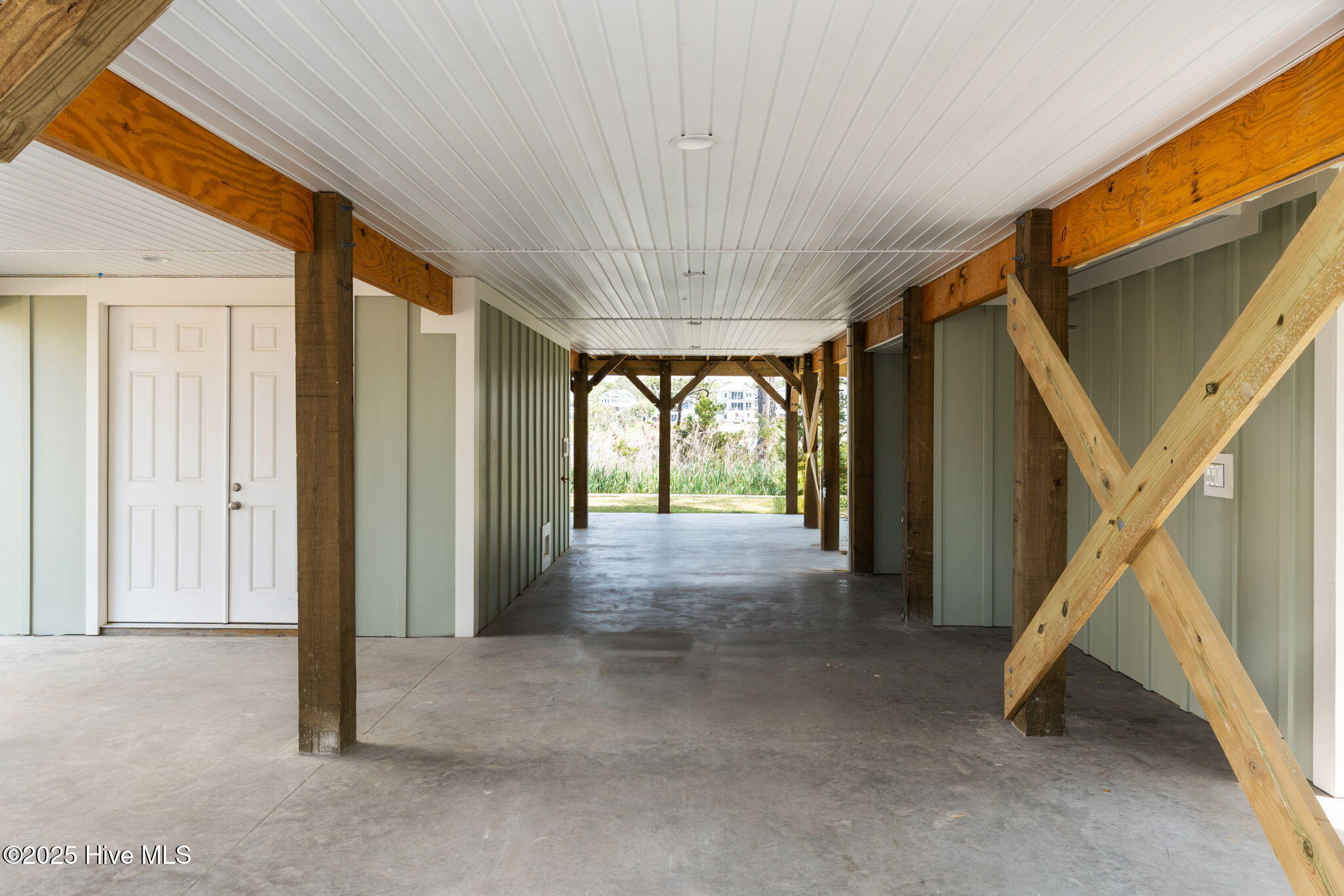 100485023 | Photo 62