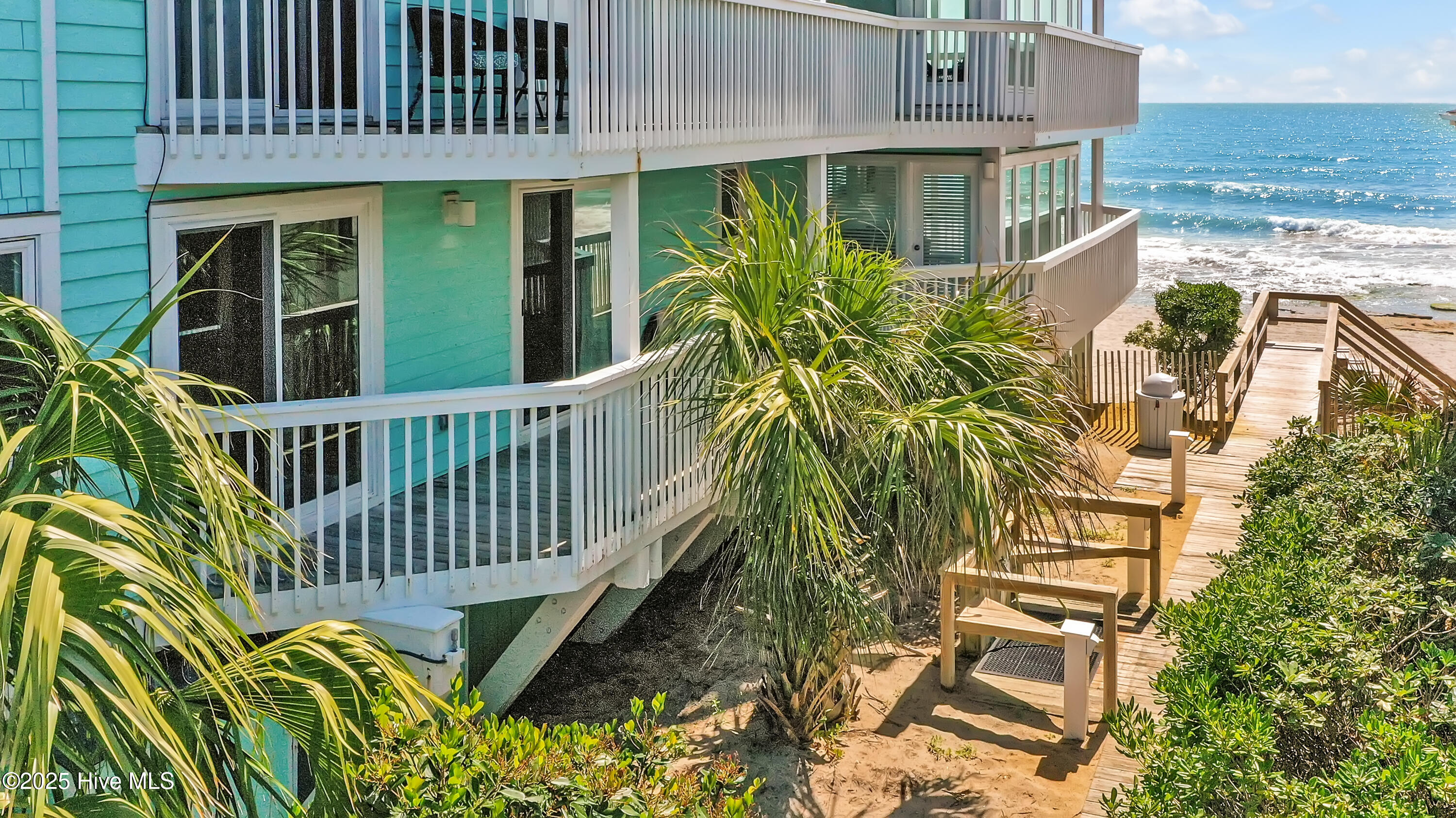 100570549 | Photo 40