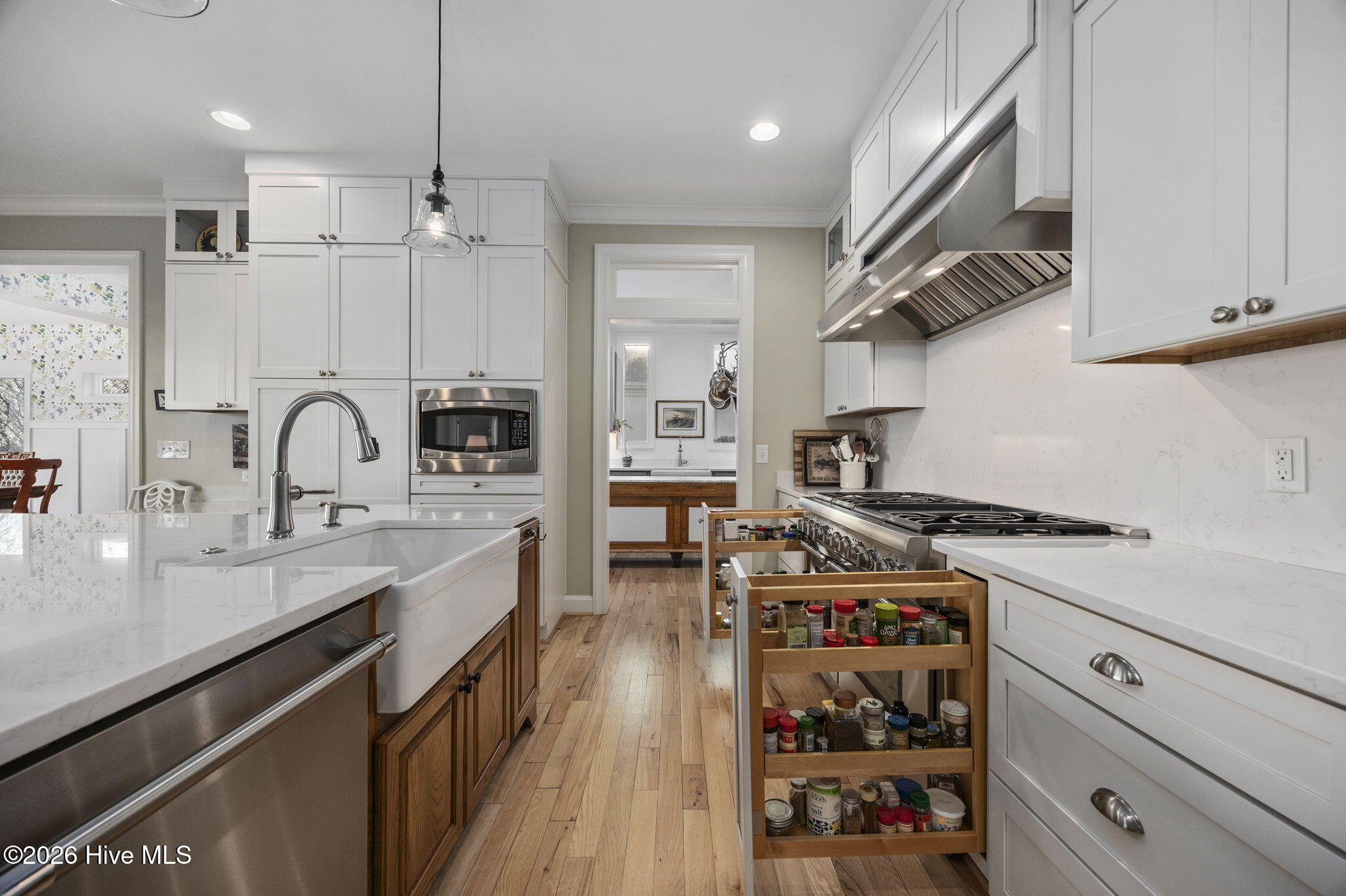 100553128 | Photo 17