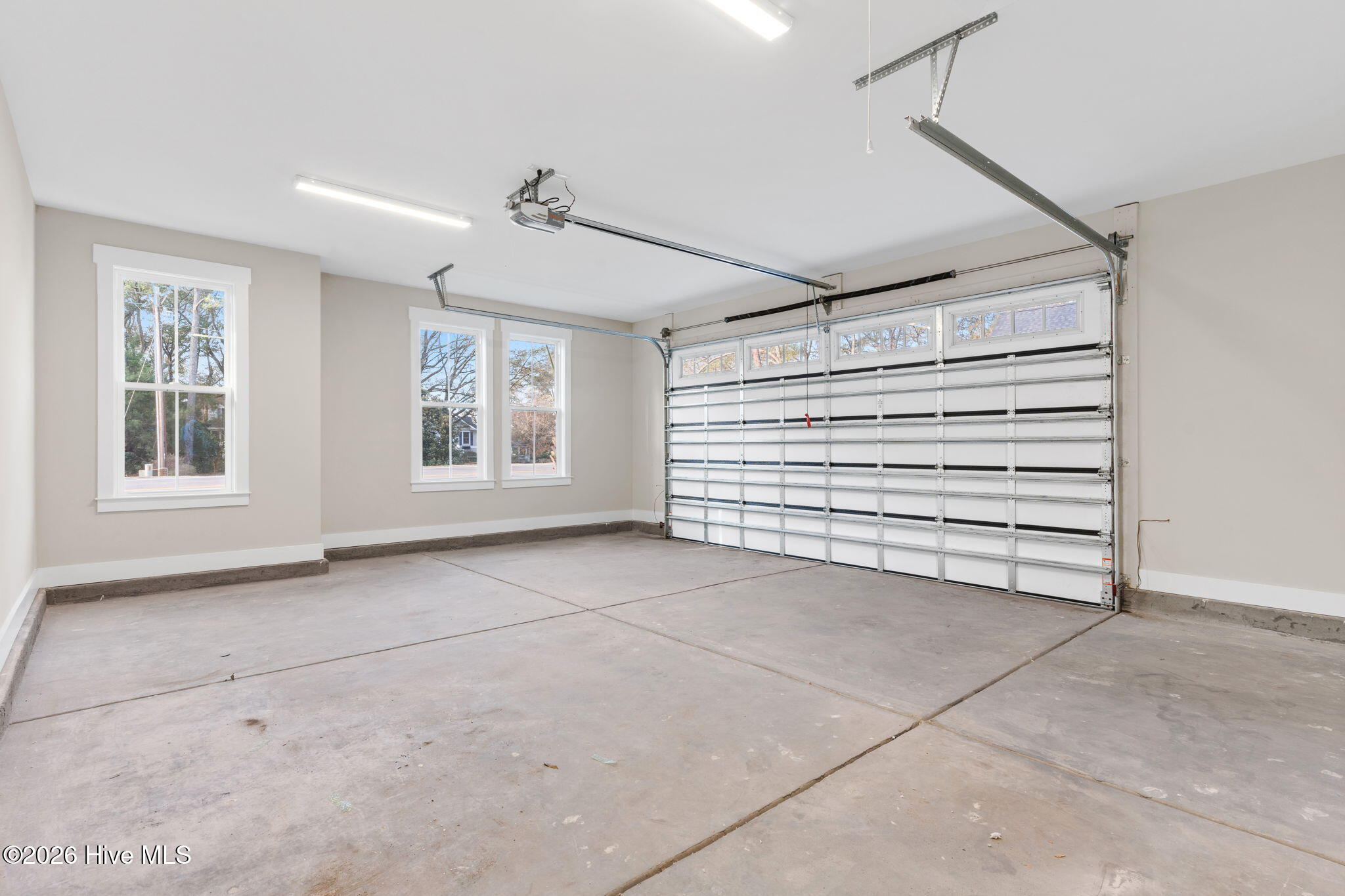 100558111 | Photo 40