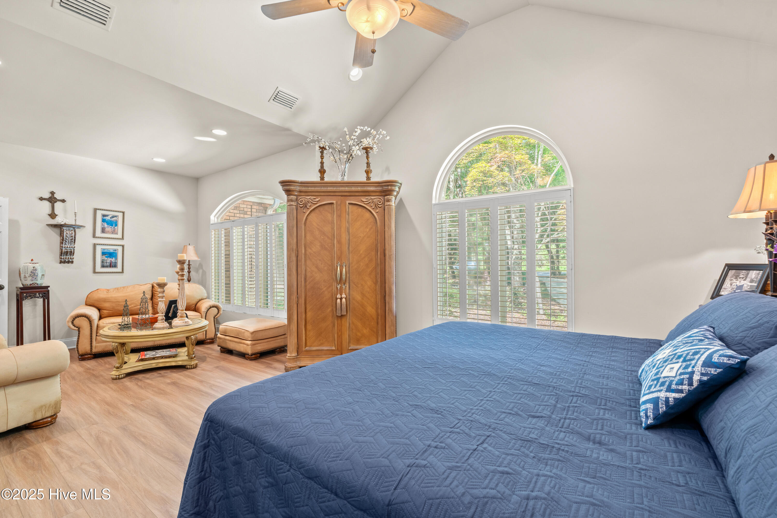 100515371 | Photo 15