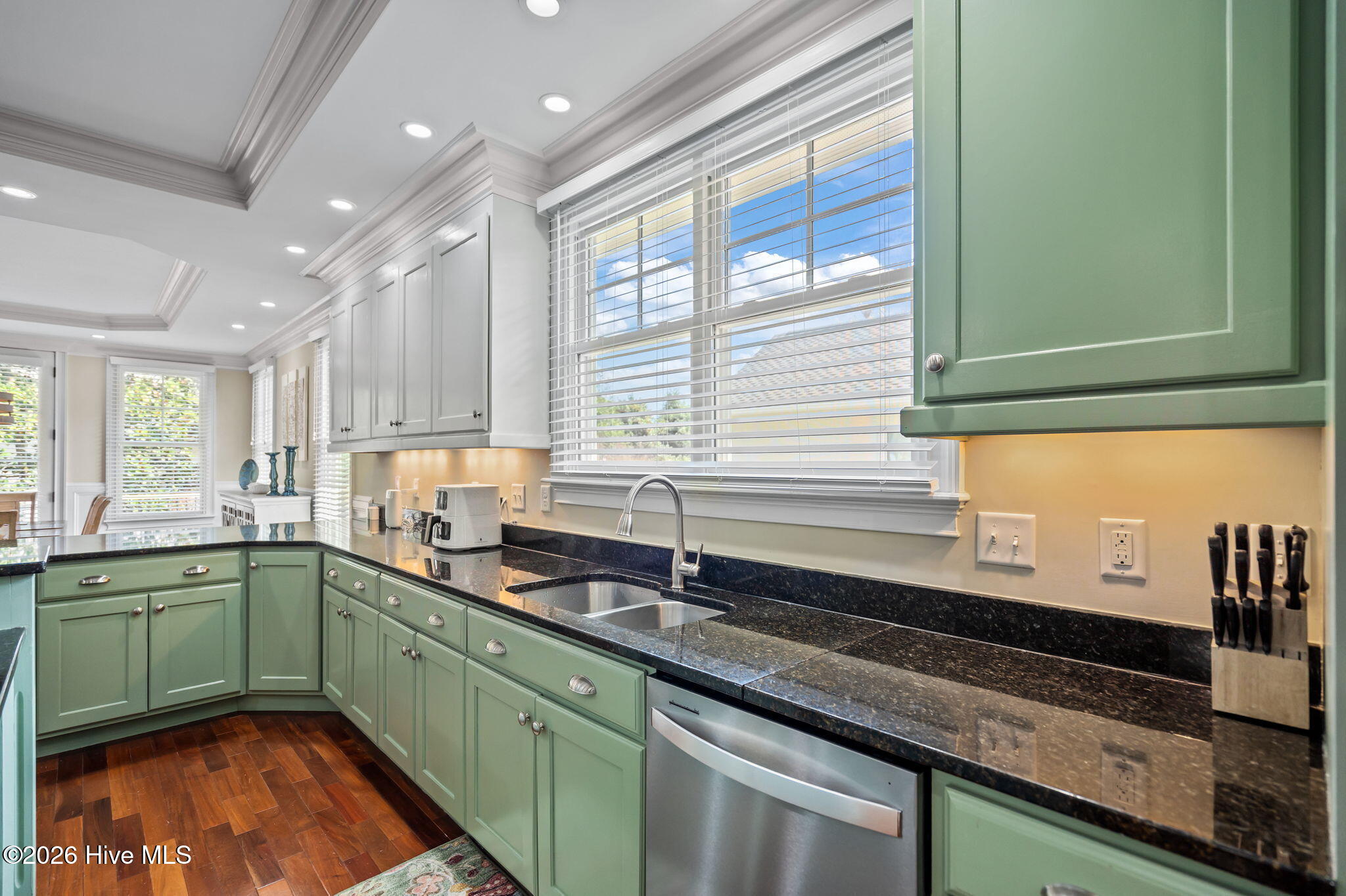 100561937 | Photo 26