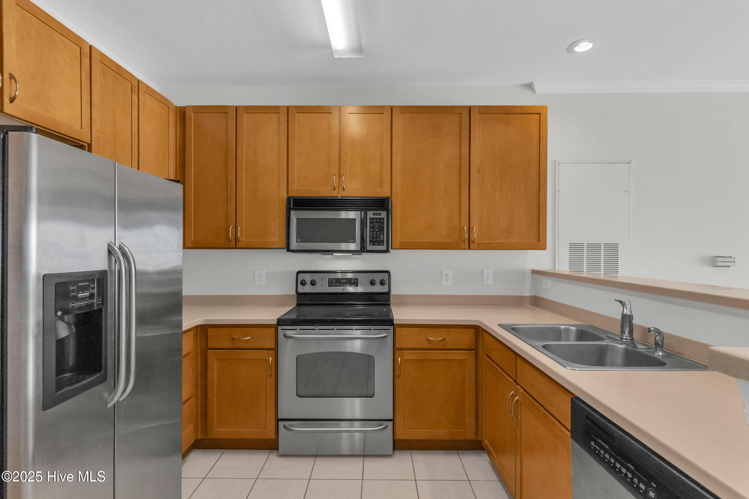 2820 Bloomfield Lane Unit 204, Wilmington, NC 28412 – photo 7: 11_2820 bloomfield ln-00011