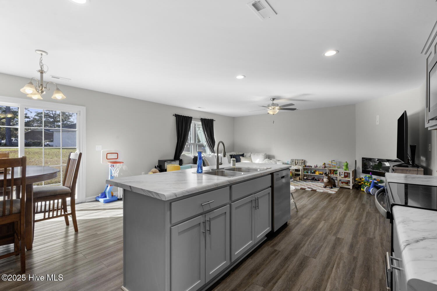 100542191 | Photo 13