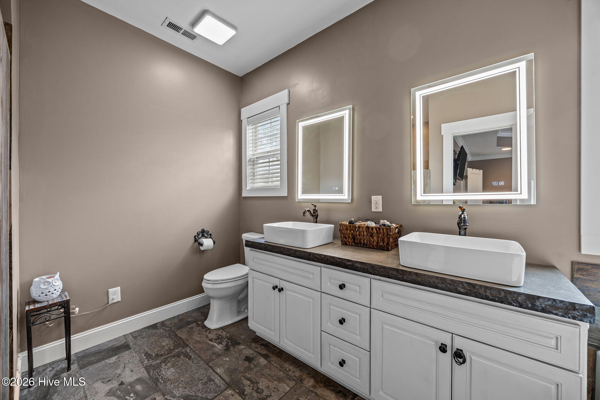 100548252 | Photo 17