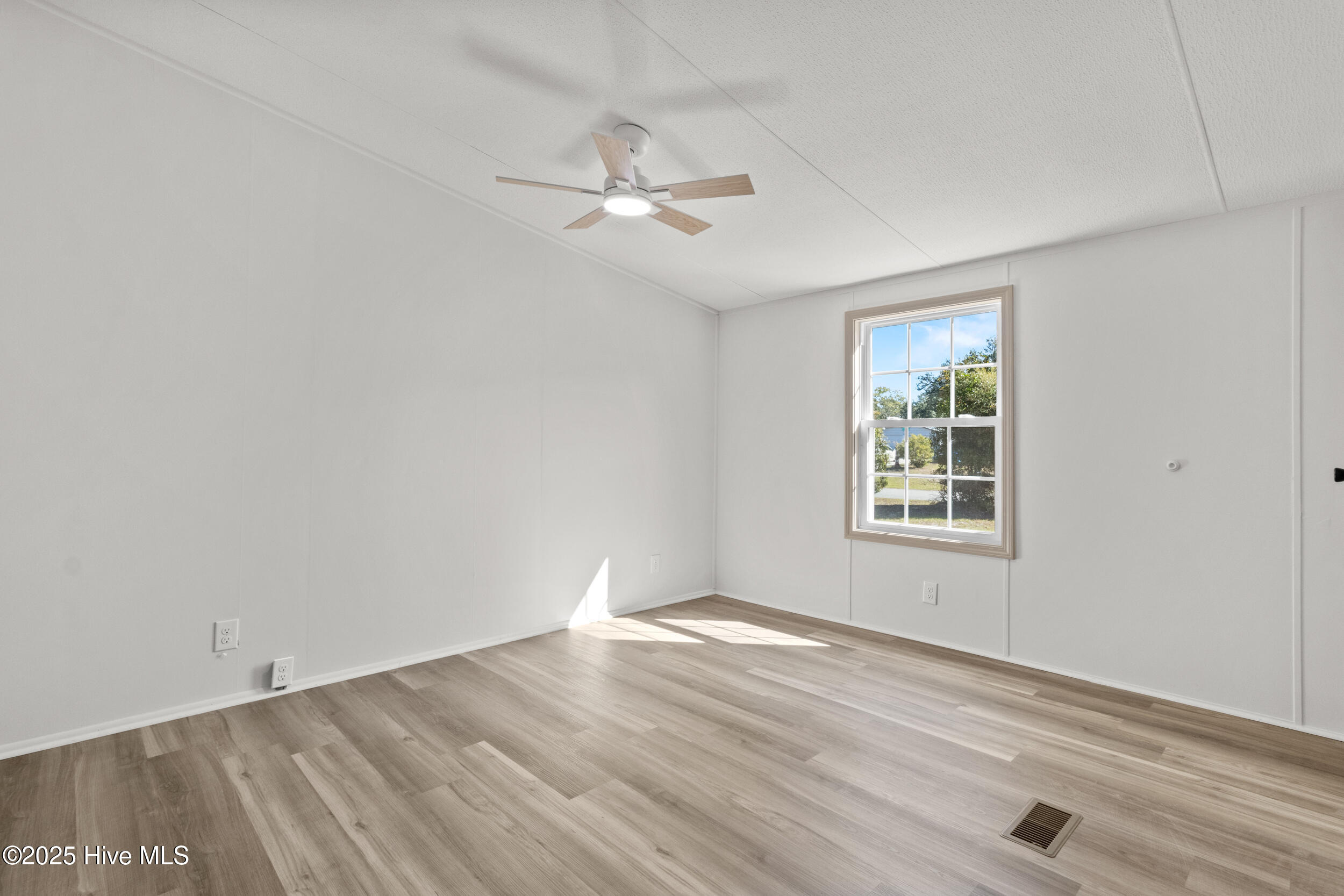 100540326 | Photo 19