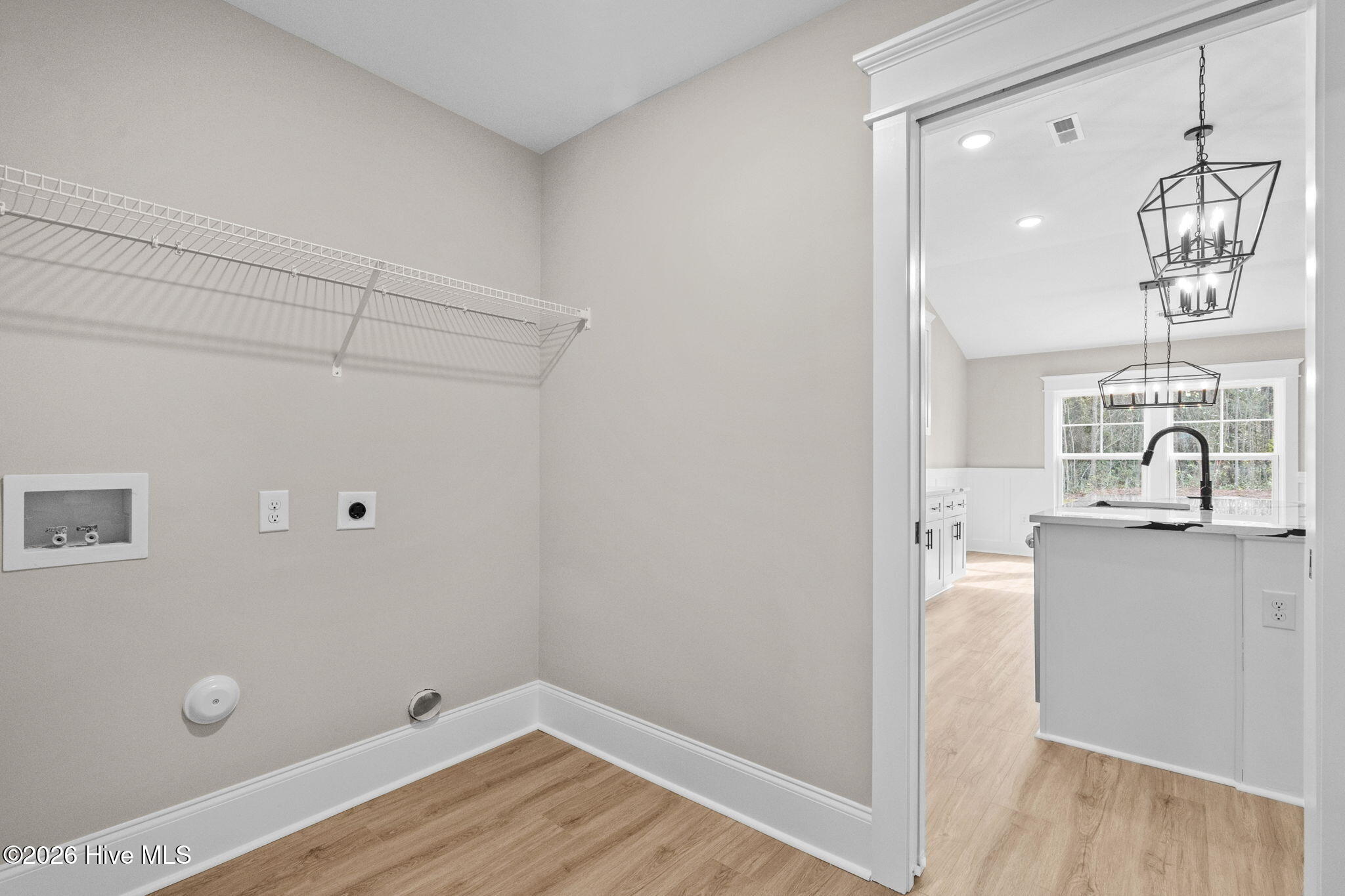 100513305 | Photo 40