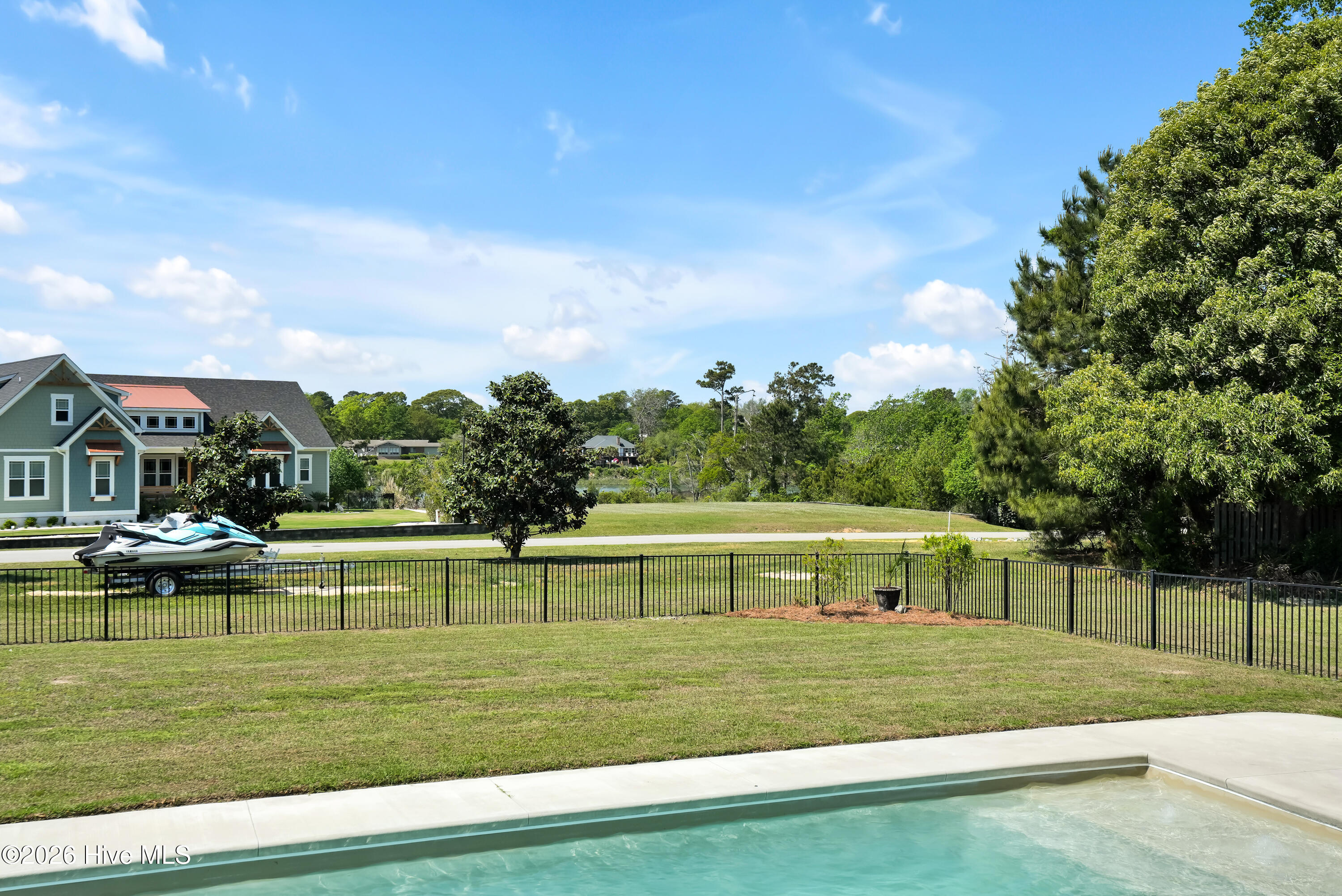 100567914 | Photo 55