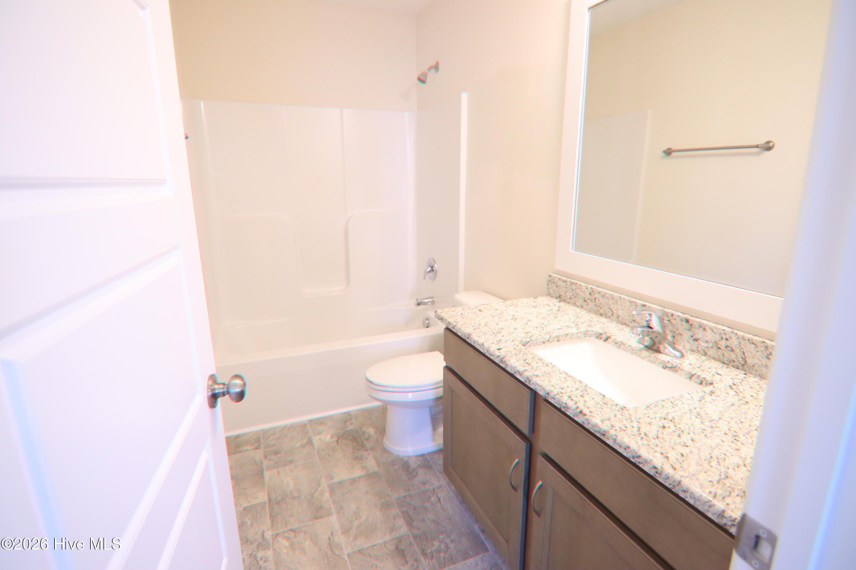 100565825 | Photo 27