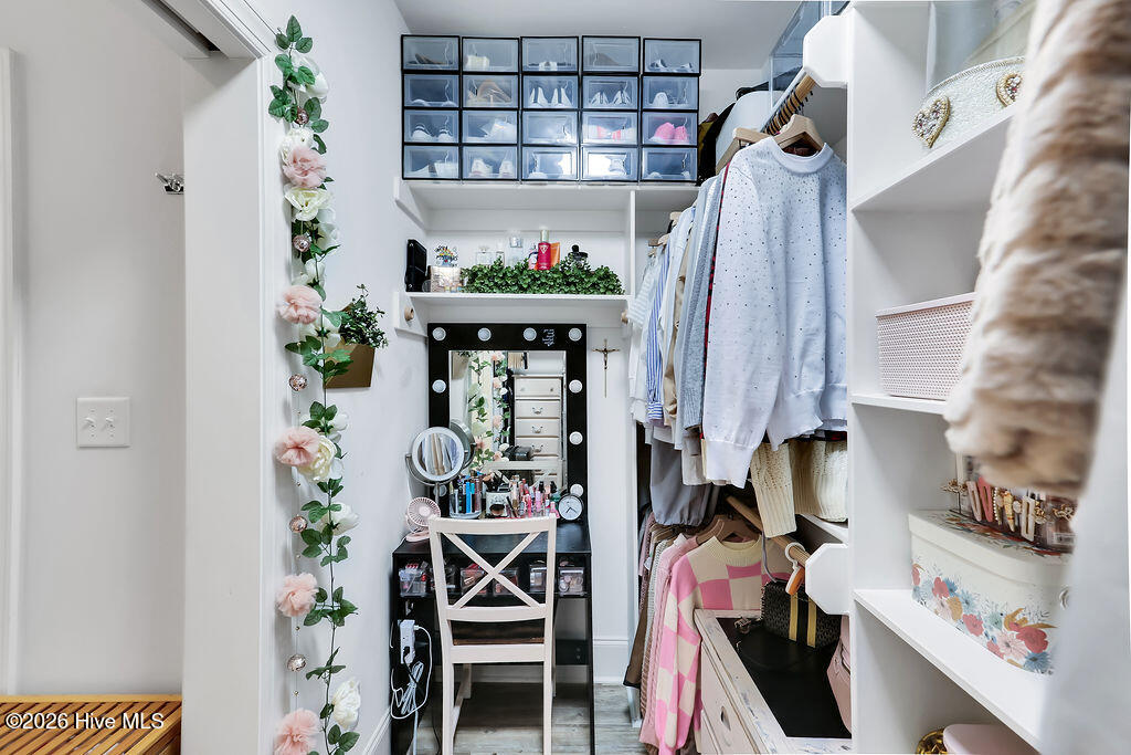 100547742 | Photo 31