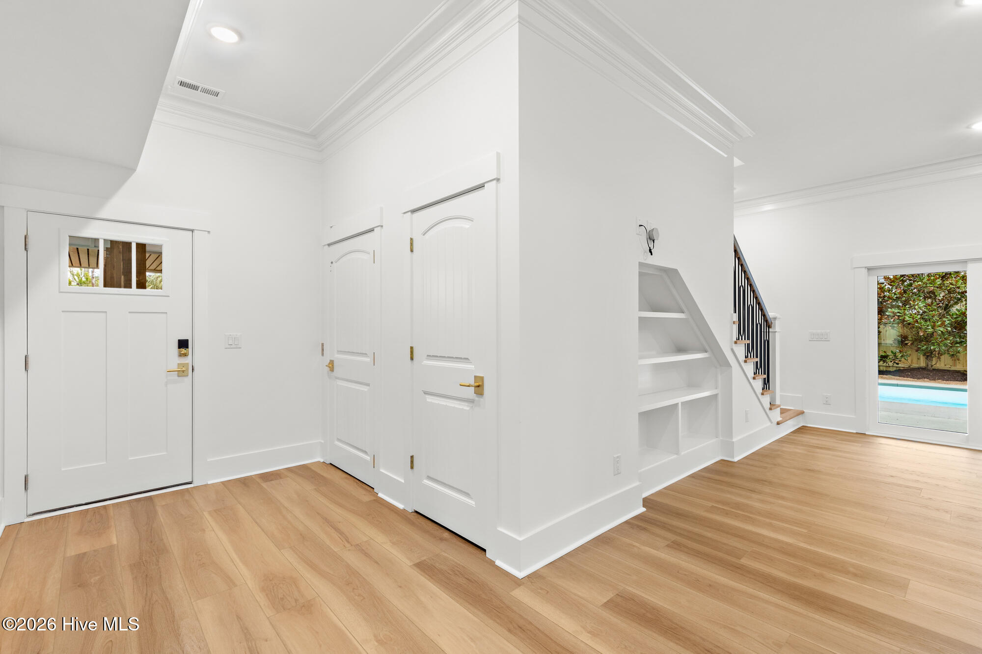 100516902 | Photo 177