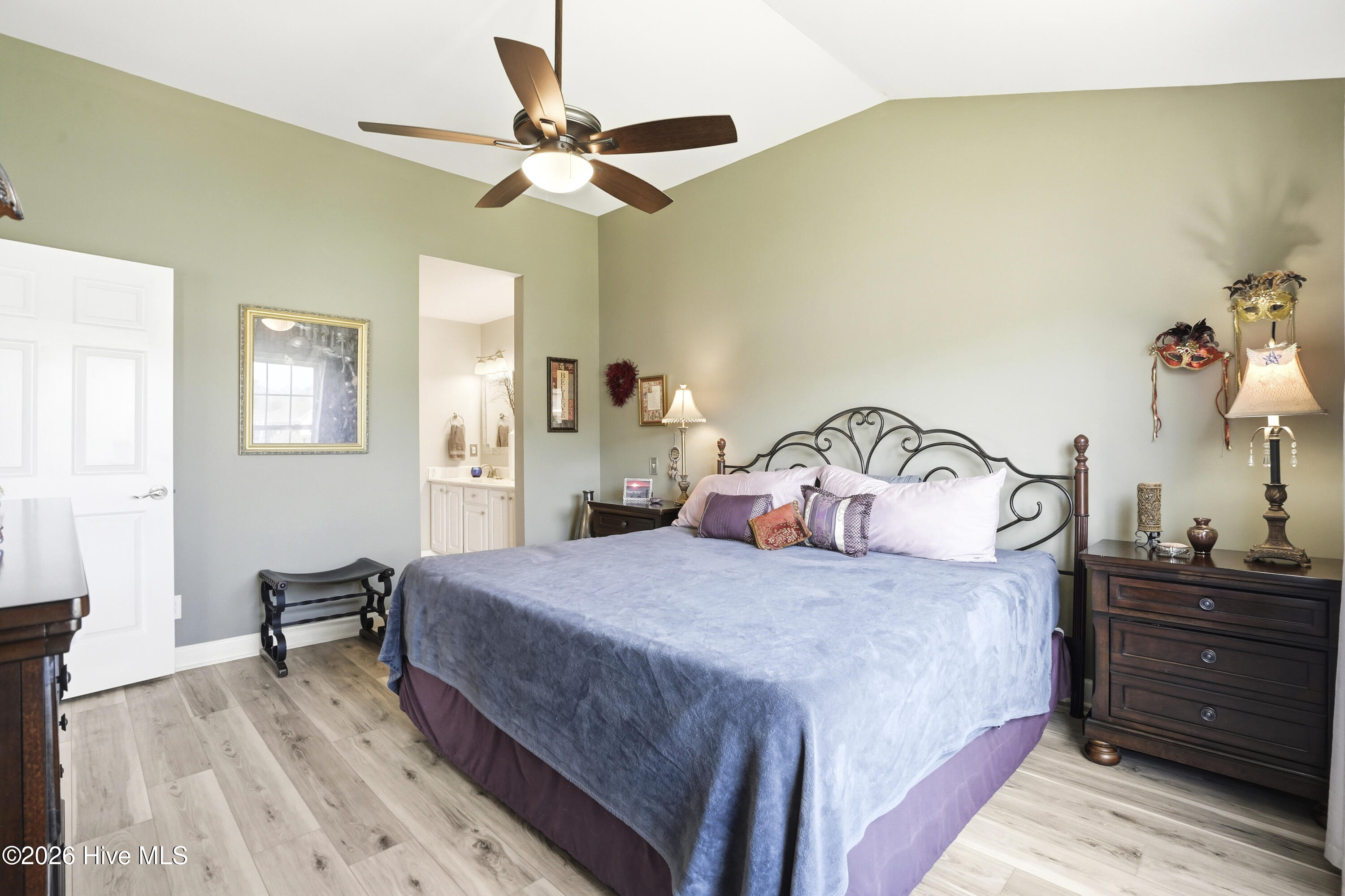 100564419 | Photo 21