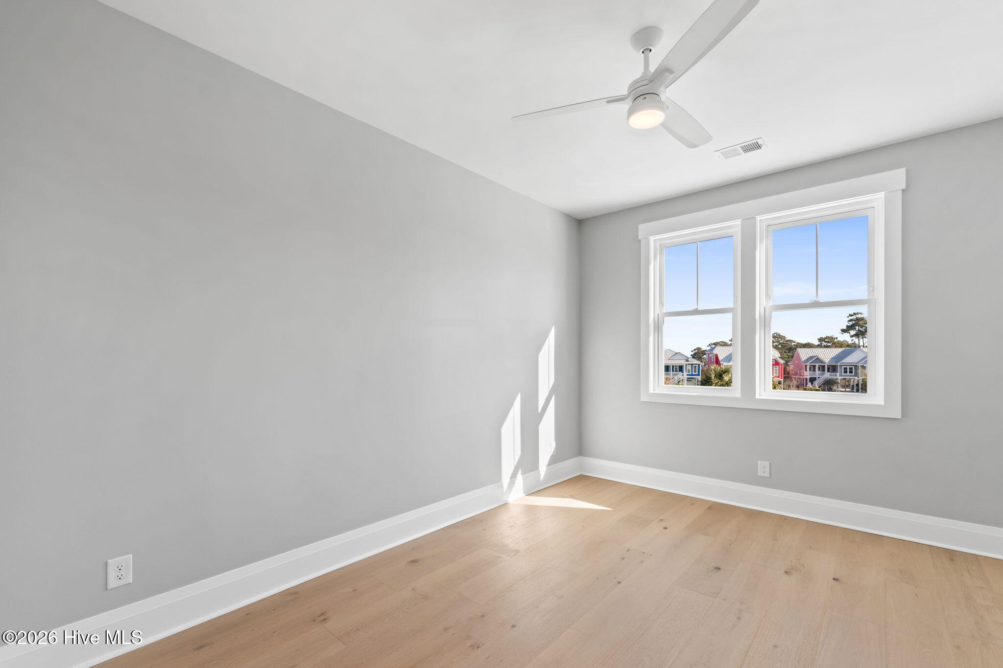 100548911 | Photo 20