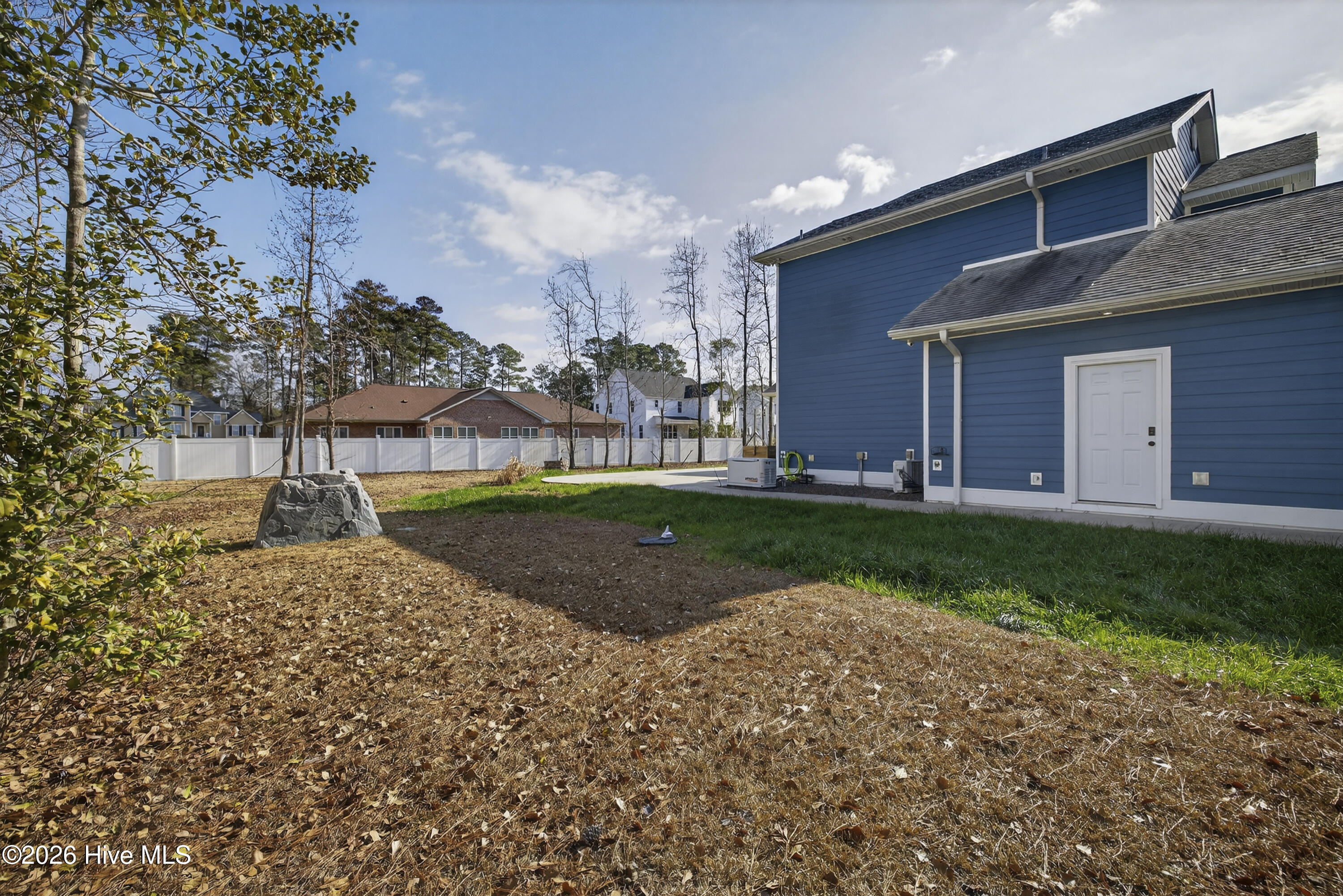 100548993 | Photo 37