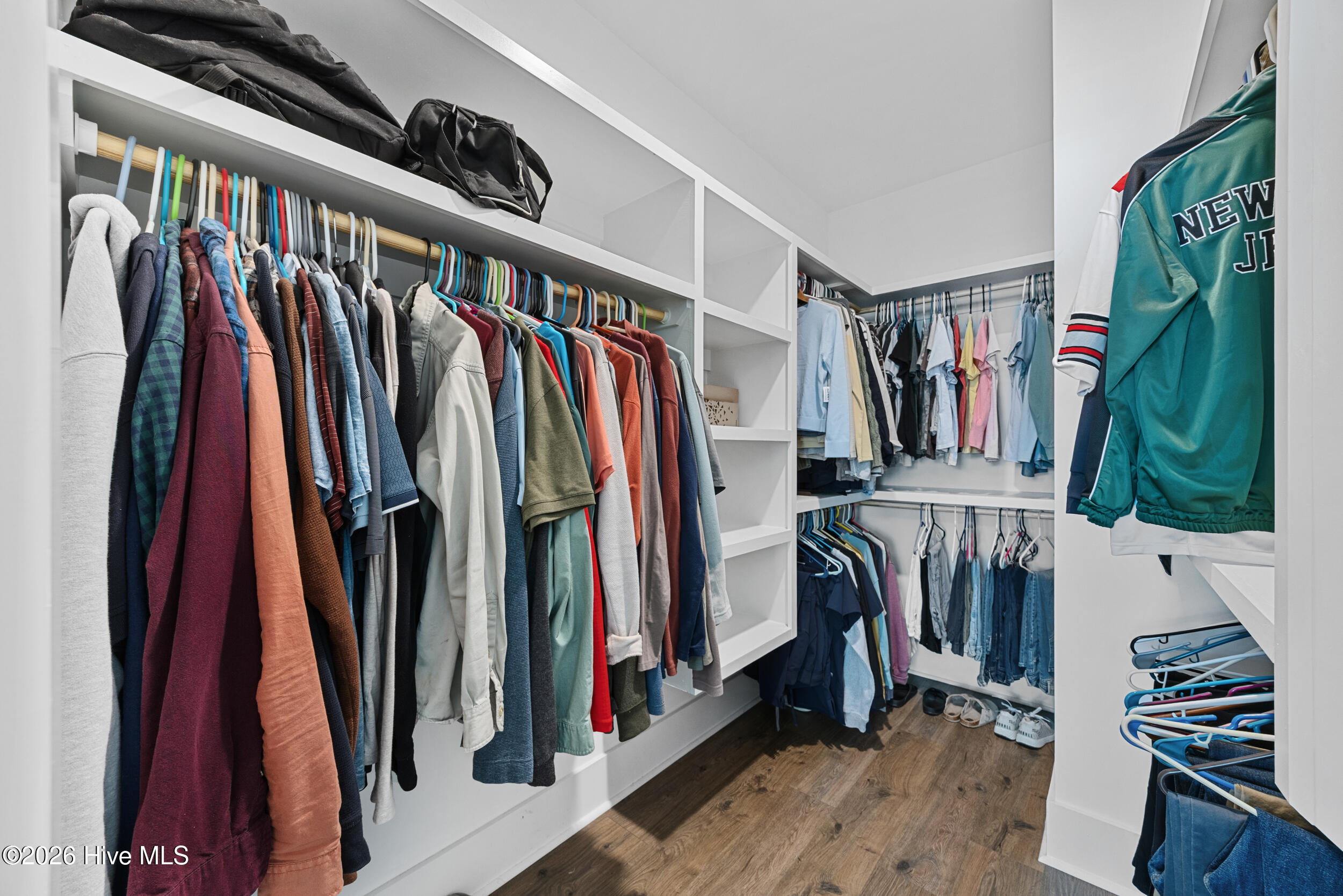 100564447 | Photo 21