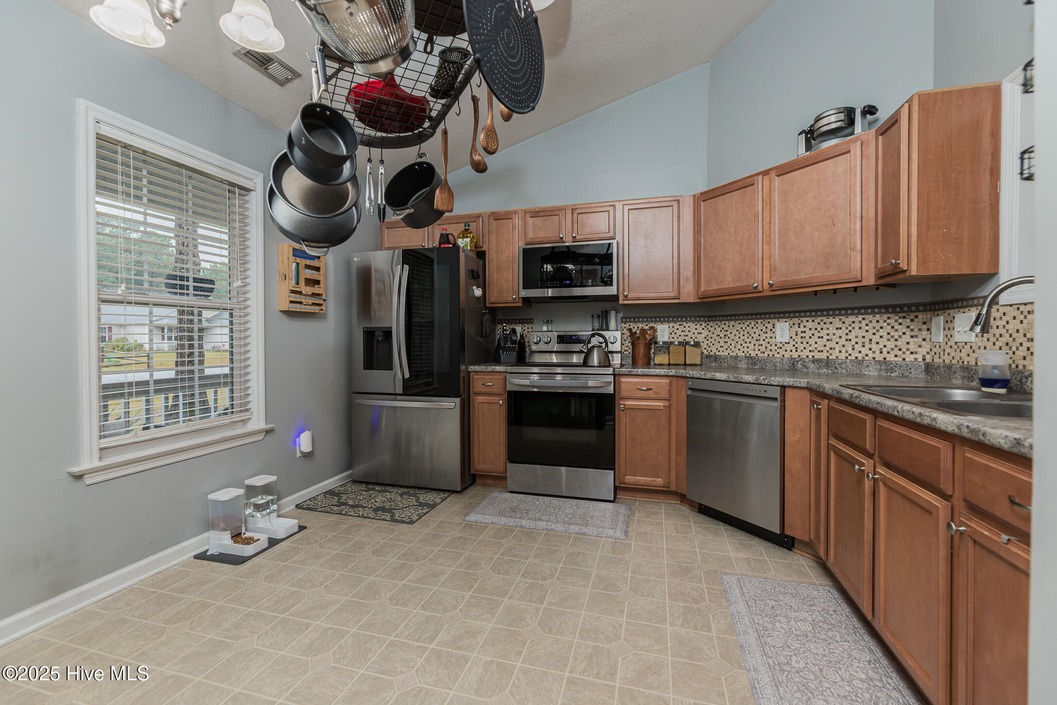 100538539 | Photo 17