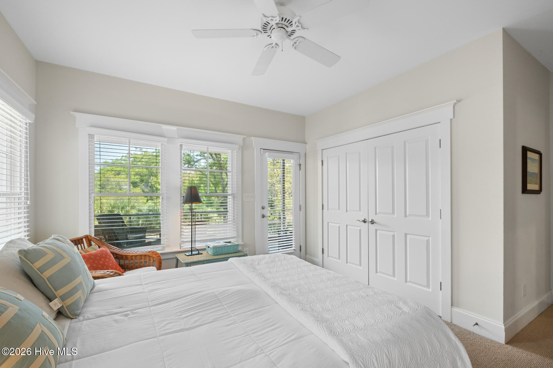 100567866 | Photo 26