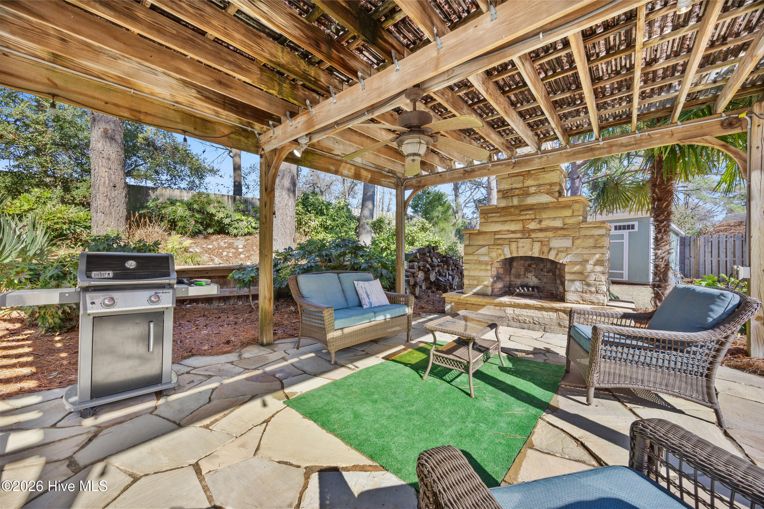 100550325 | Photo 54