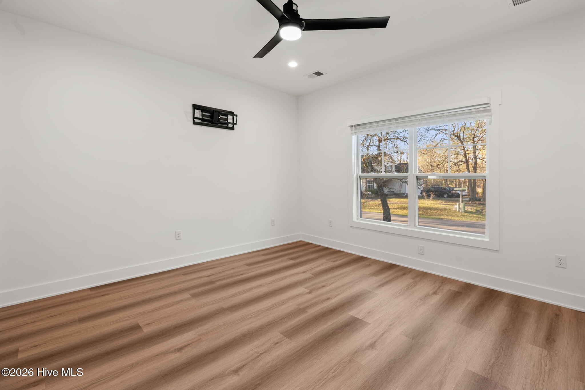 100562670 | Photo 18