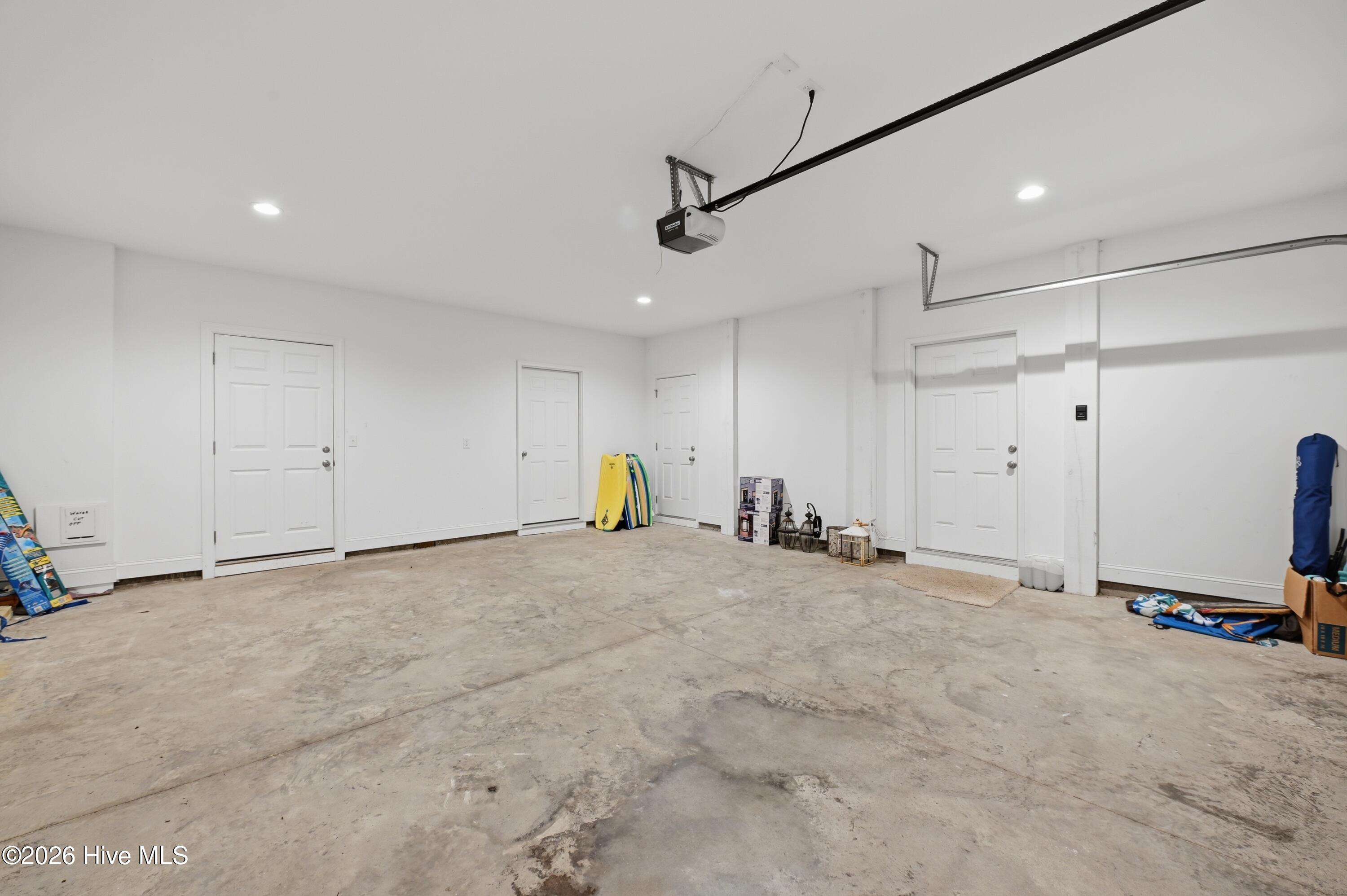 100561977 | Photo 56