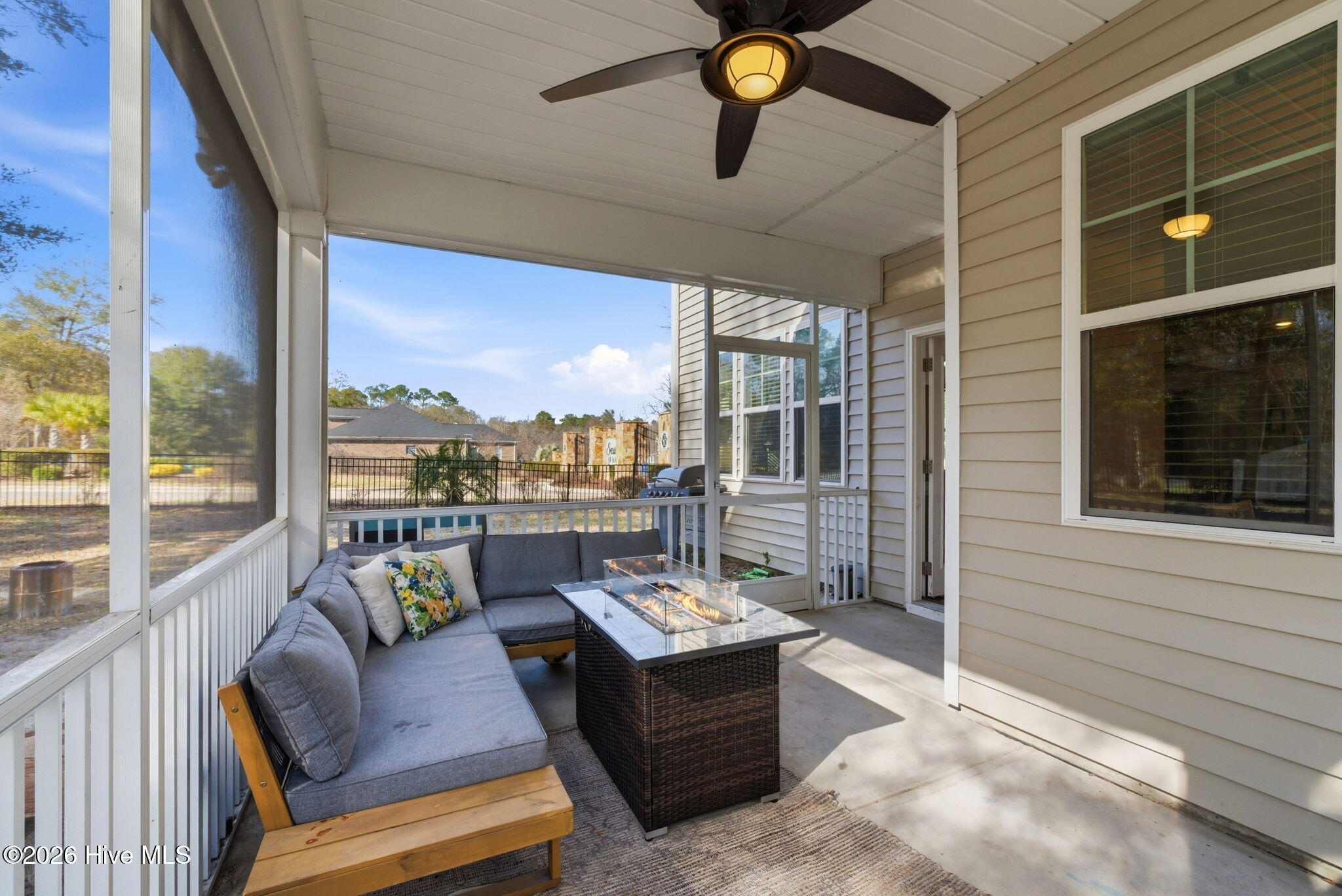 100559048 | Photo 36