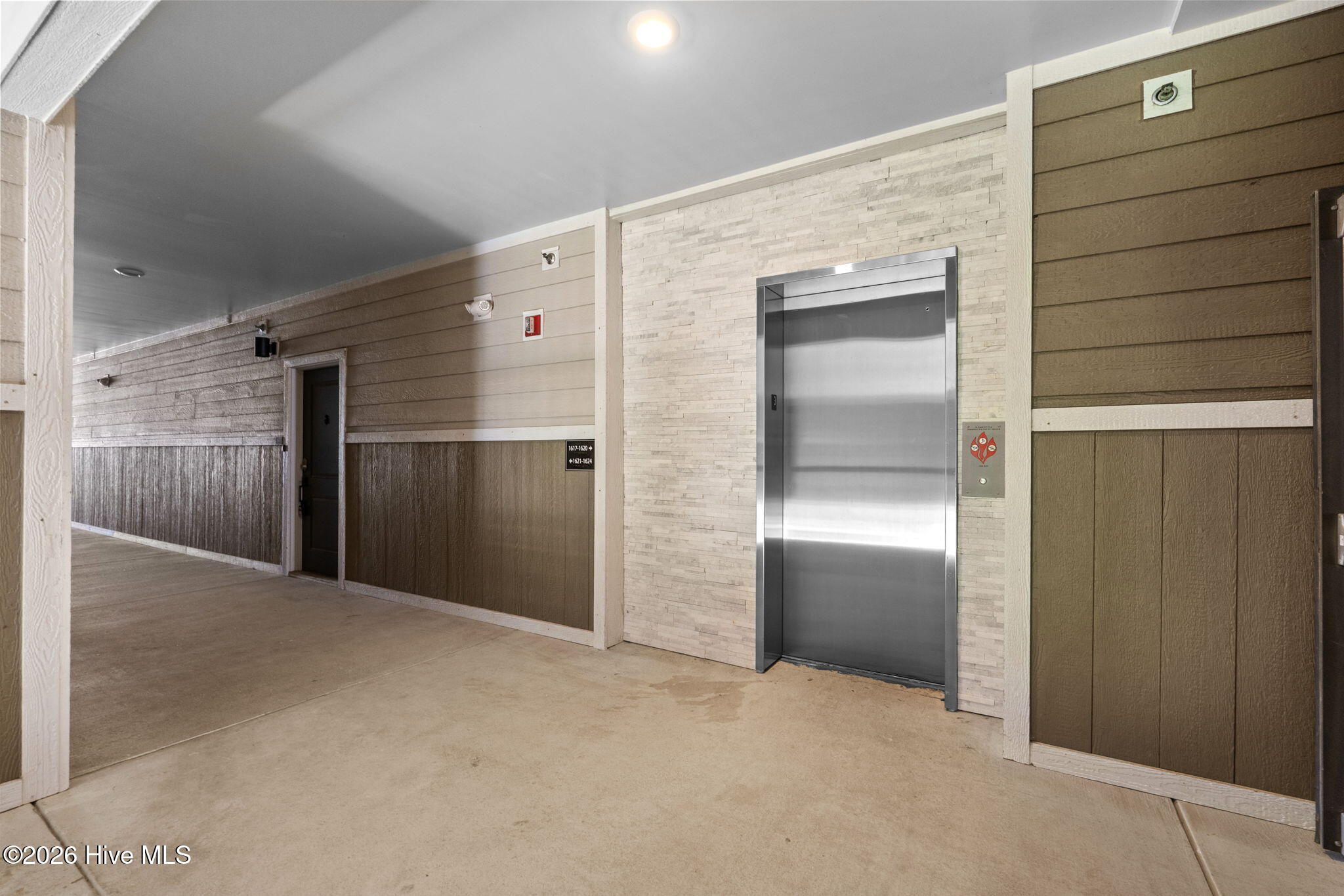 100566084 | Photo 43