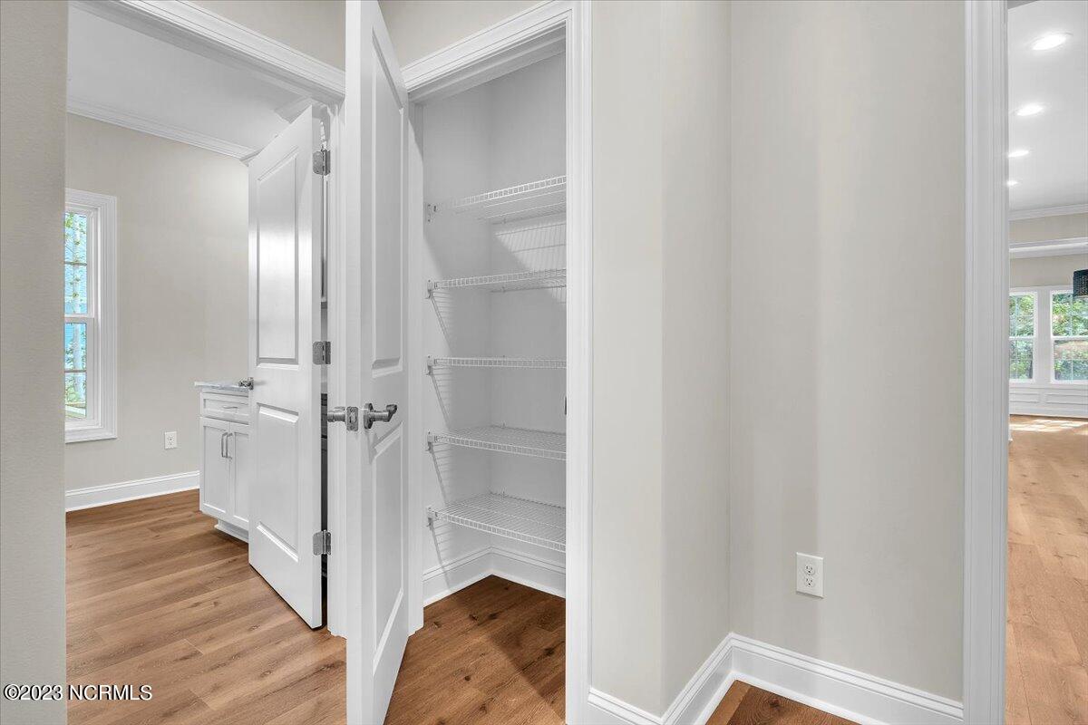 100524155 | Photo 44