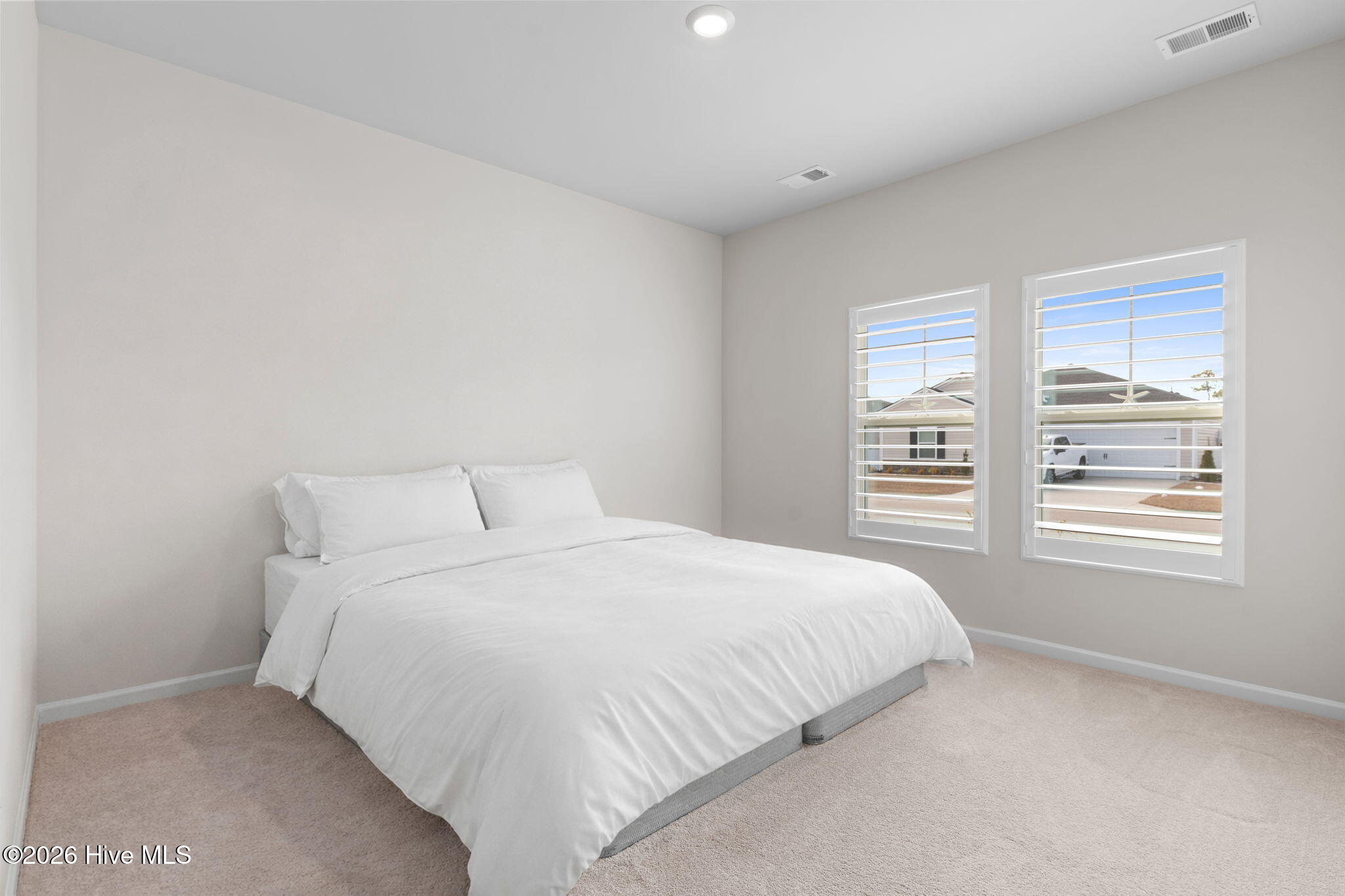 100553645 | Photo 23