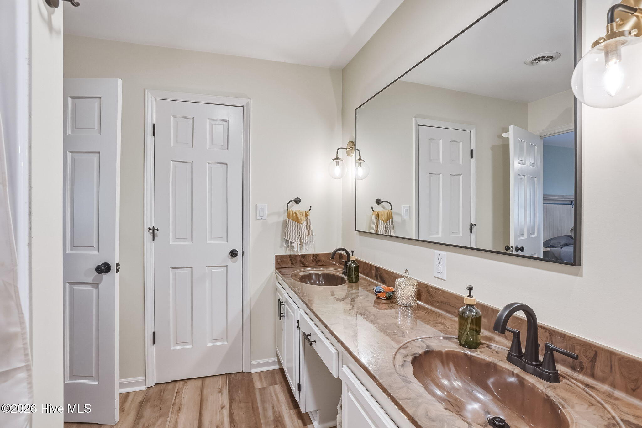 100566494 | Photo 18