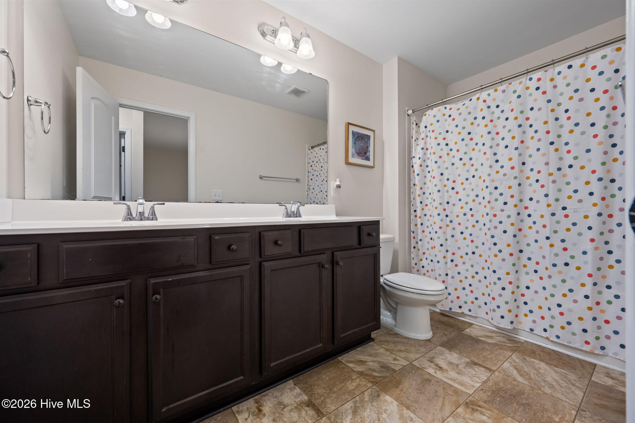 100557643 | Photo 32