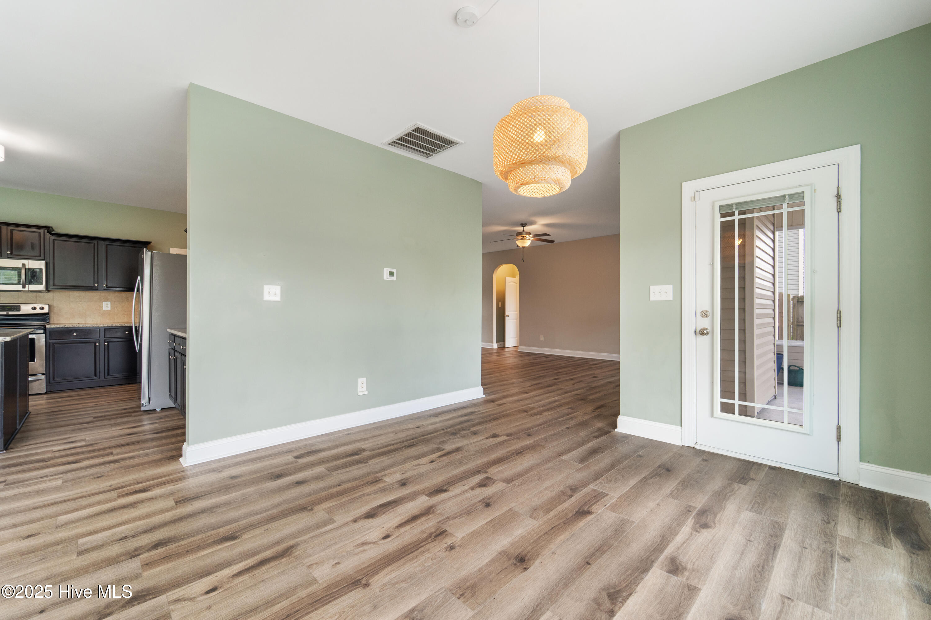 100525842 | Photo 30